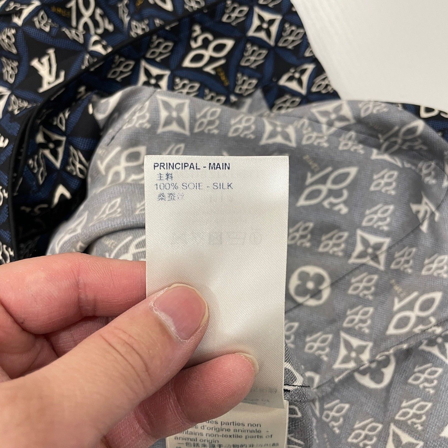 Louis Vuitton Louis Vuitton Monogram Silk Shirt 34 Size XS / US 0-2 / IT 36-38 - 6 Thumbnail
