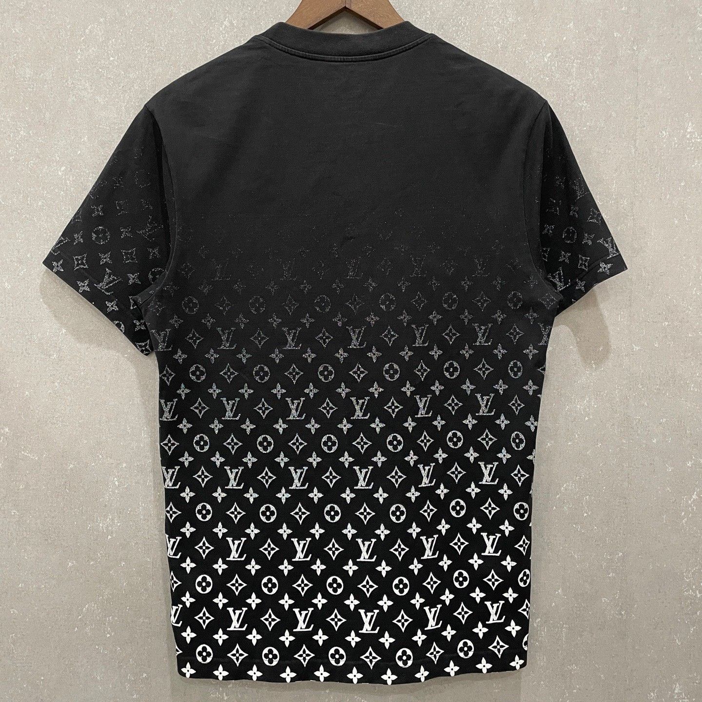Louis Vuitton Louis Vuitton Monogram Gradient T-Shirt Size S Size US S / EU 44-46 / 1 - 3 Thumbnail