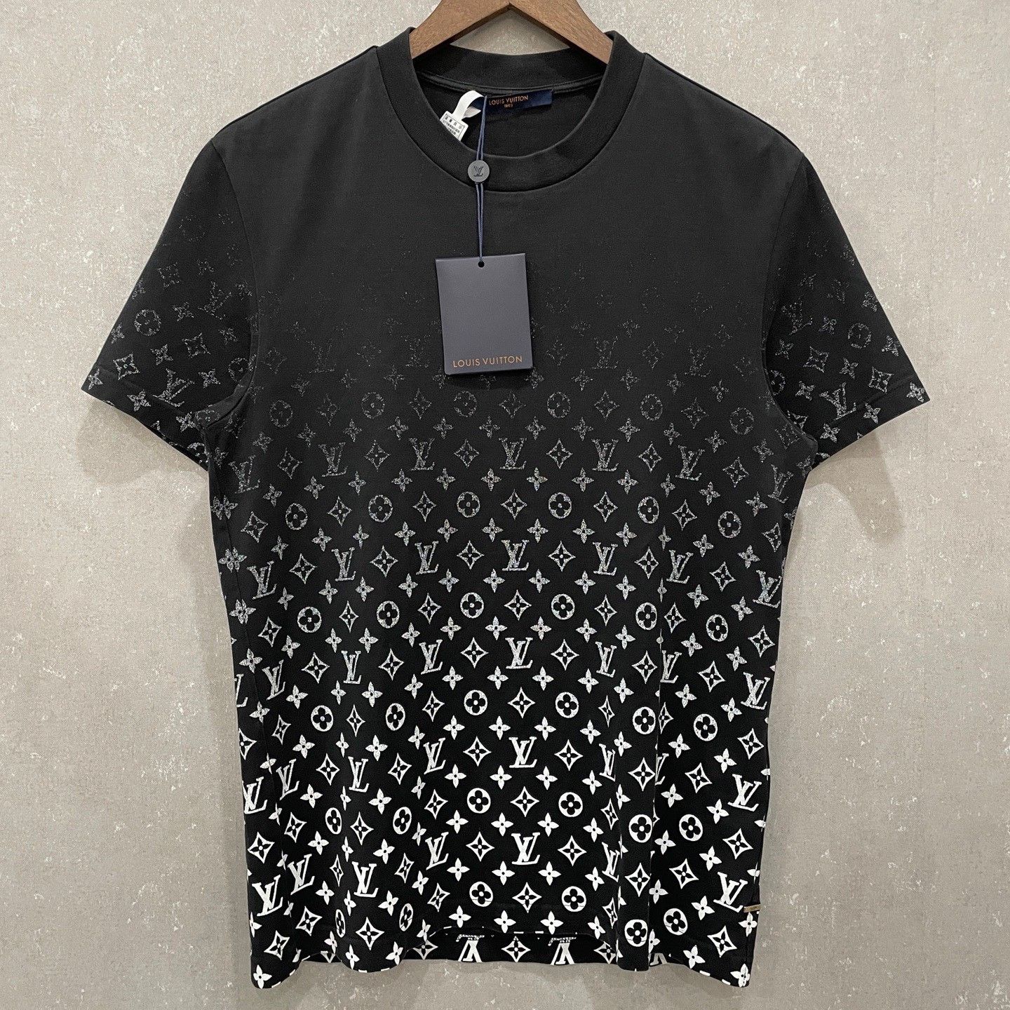 Louis Vuitton Louis Vuitton Monogram Gradient T-Shirt Size S Size US S / EU 44-46 / 1 - 2 Thumbnail