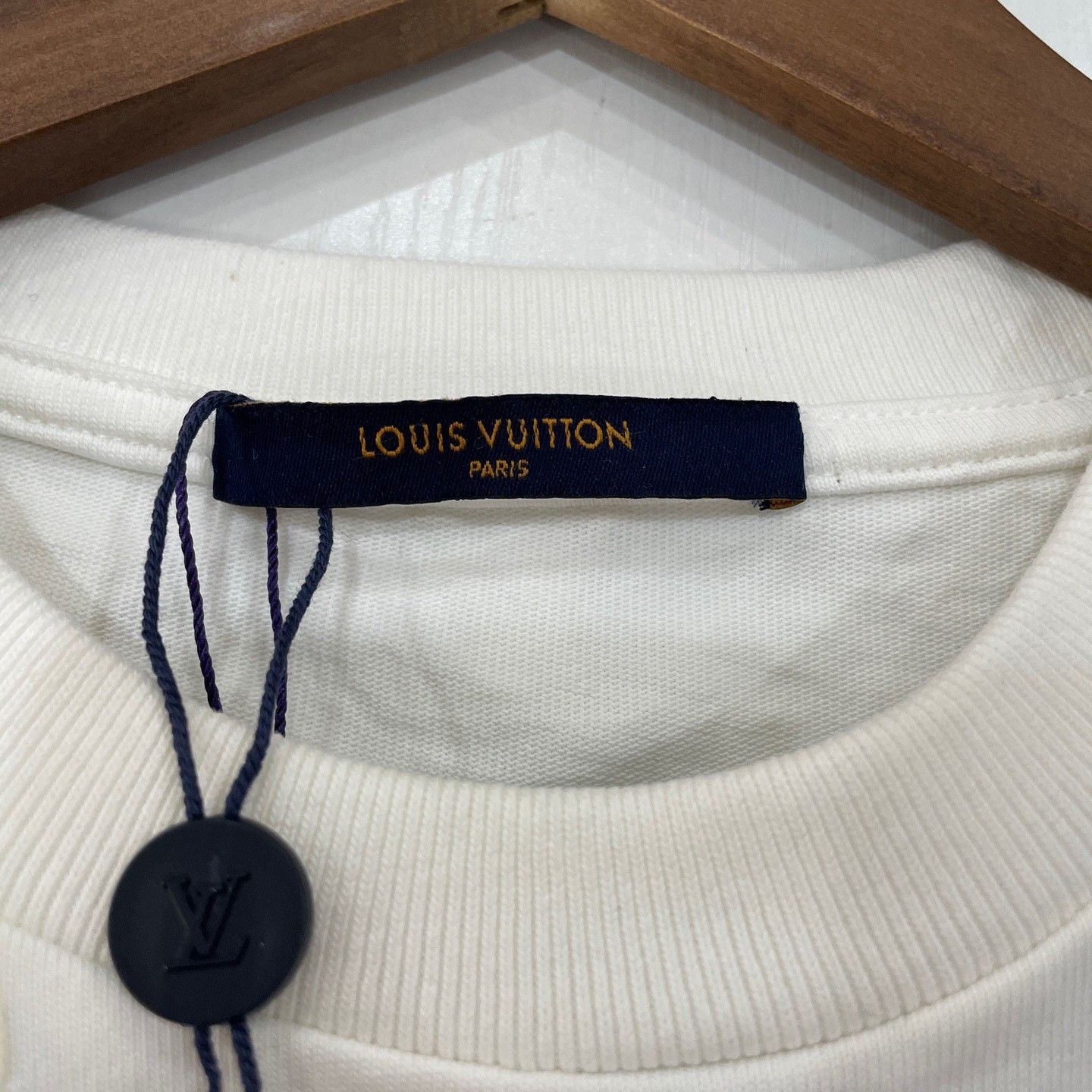 Louis Vuitton Louis Vuitton Monogram Flocked Pocket T-Shirt Size M Size US M / EU 48-50 / 2 - 5 Thumbnail