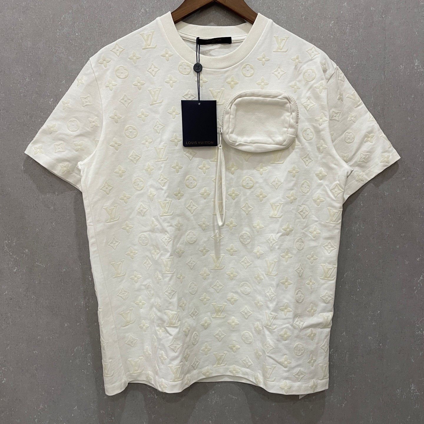 Louis Vuitton Louis Vuitton Monogram Flocked Pocket T-Shirt Size M Size US M / EU 48-50 / 2 - 3 Thumbnail