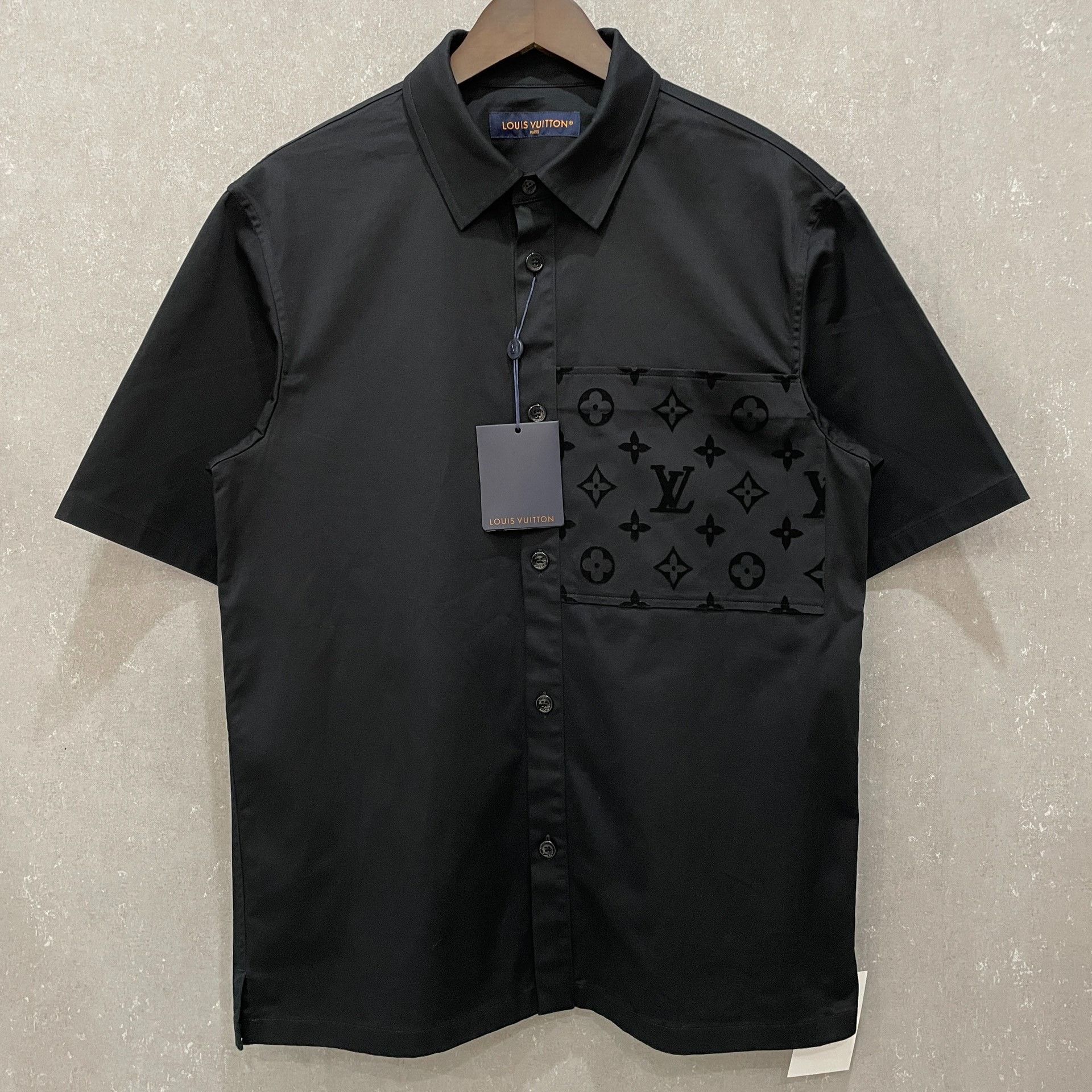 Louis Vuitton Louis Vuitton Flocked Monogram Pocket Shirt Size L Size US L / EU 52-54 / 3 - 2 Thumbnail