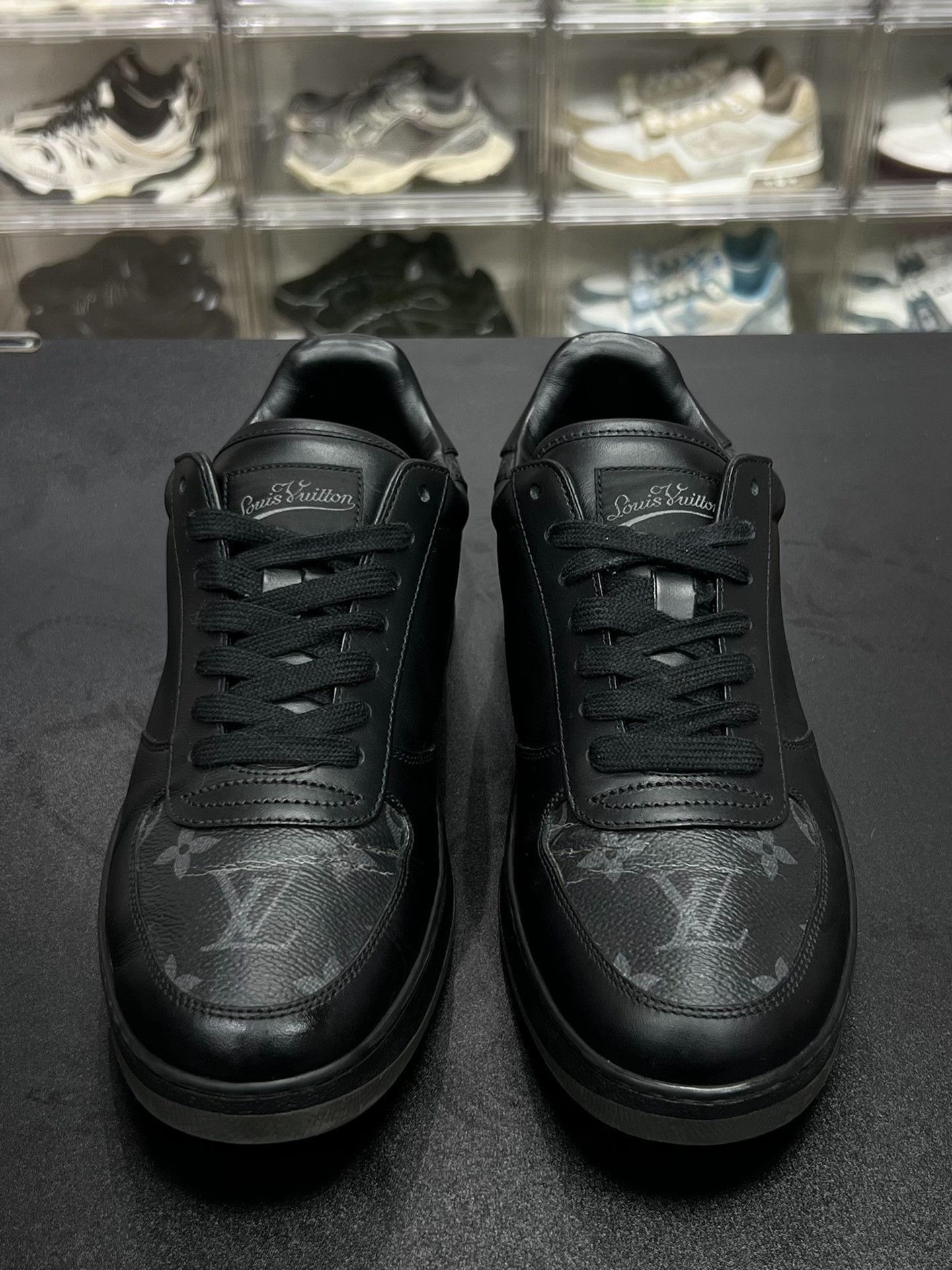 Louis Vuitton Louis Vuitton Black Lowtop Sneakers 7 Men Size US 7 / EU 40 - 2 Thumbnail