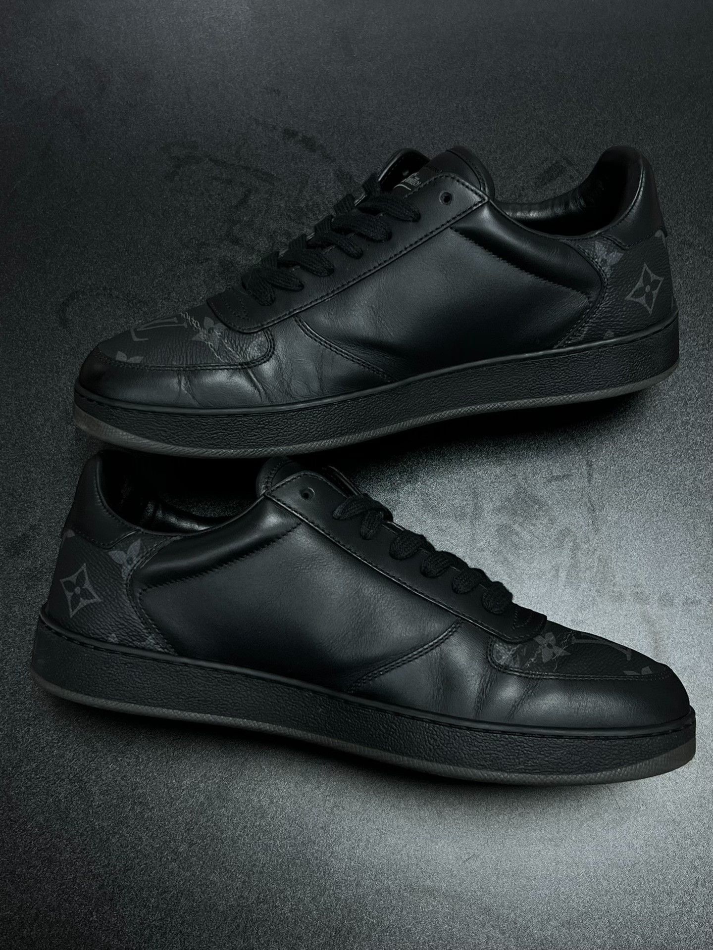 Louis Vuitton Louis Vuitton Black Lowtop Sneakers 7 Men Size US 7 / EU 40 - 6 Thumbnail