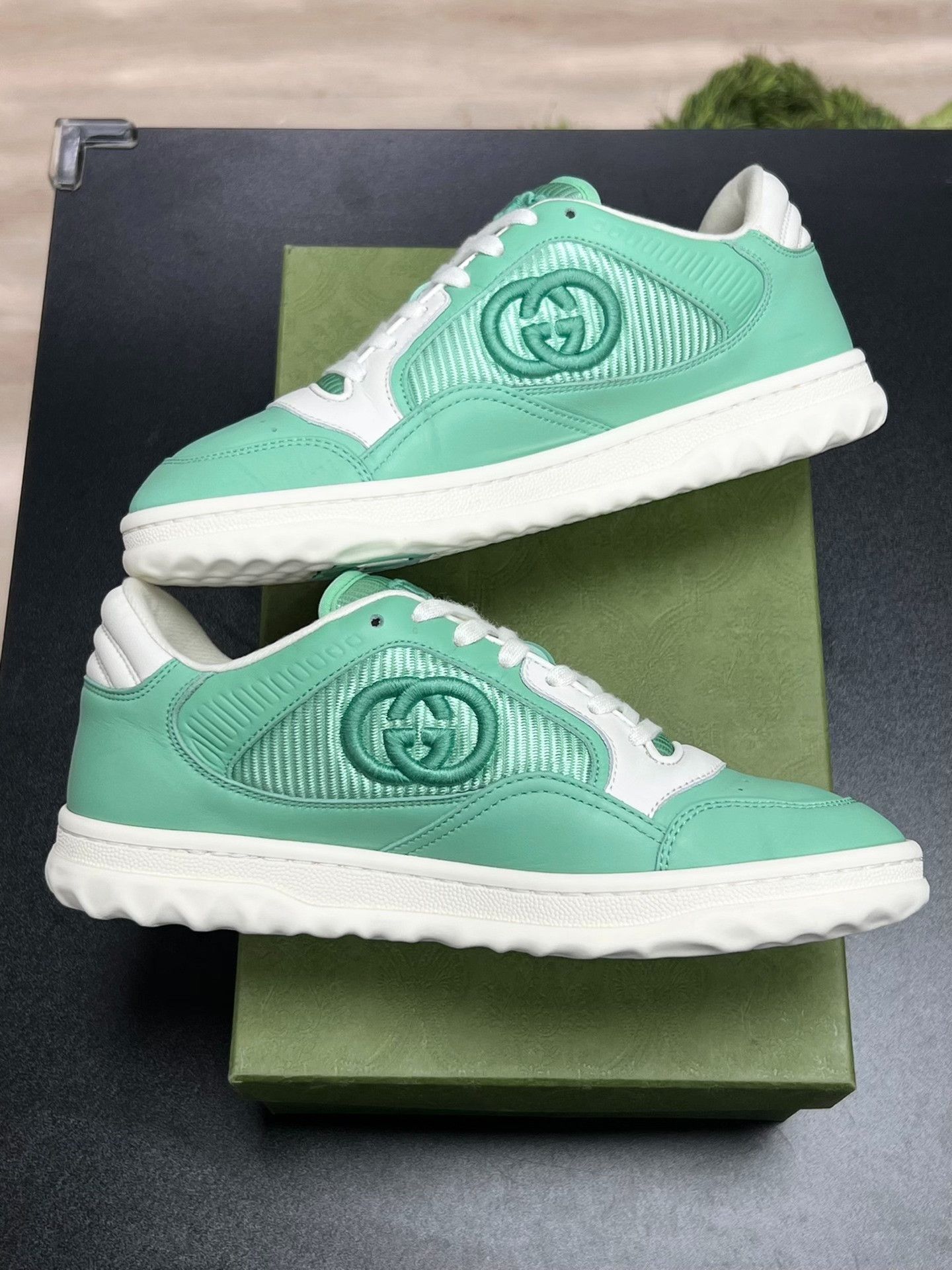 Gucci Gucci Lowtop Sneakers us_7 Women Size US 7 / IT 37 - 6 Thumbnail