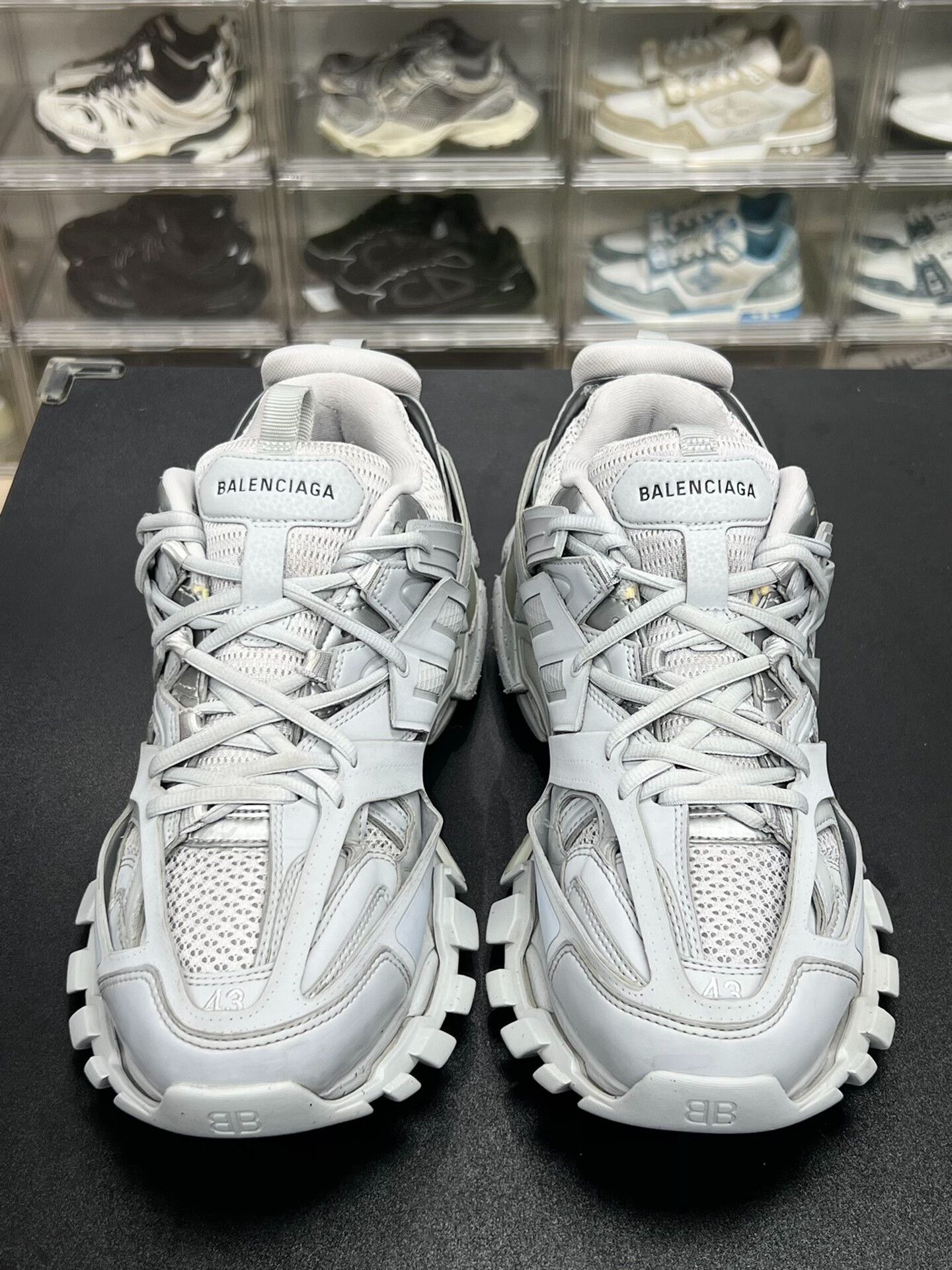 Balenciaga Balenciaga Gray Lowtop Sneakers 10 Men Size US 10 / EU 43 - 2 Thumbnail