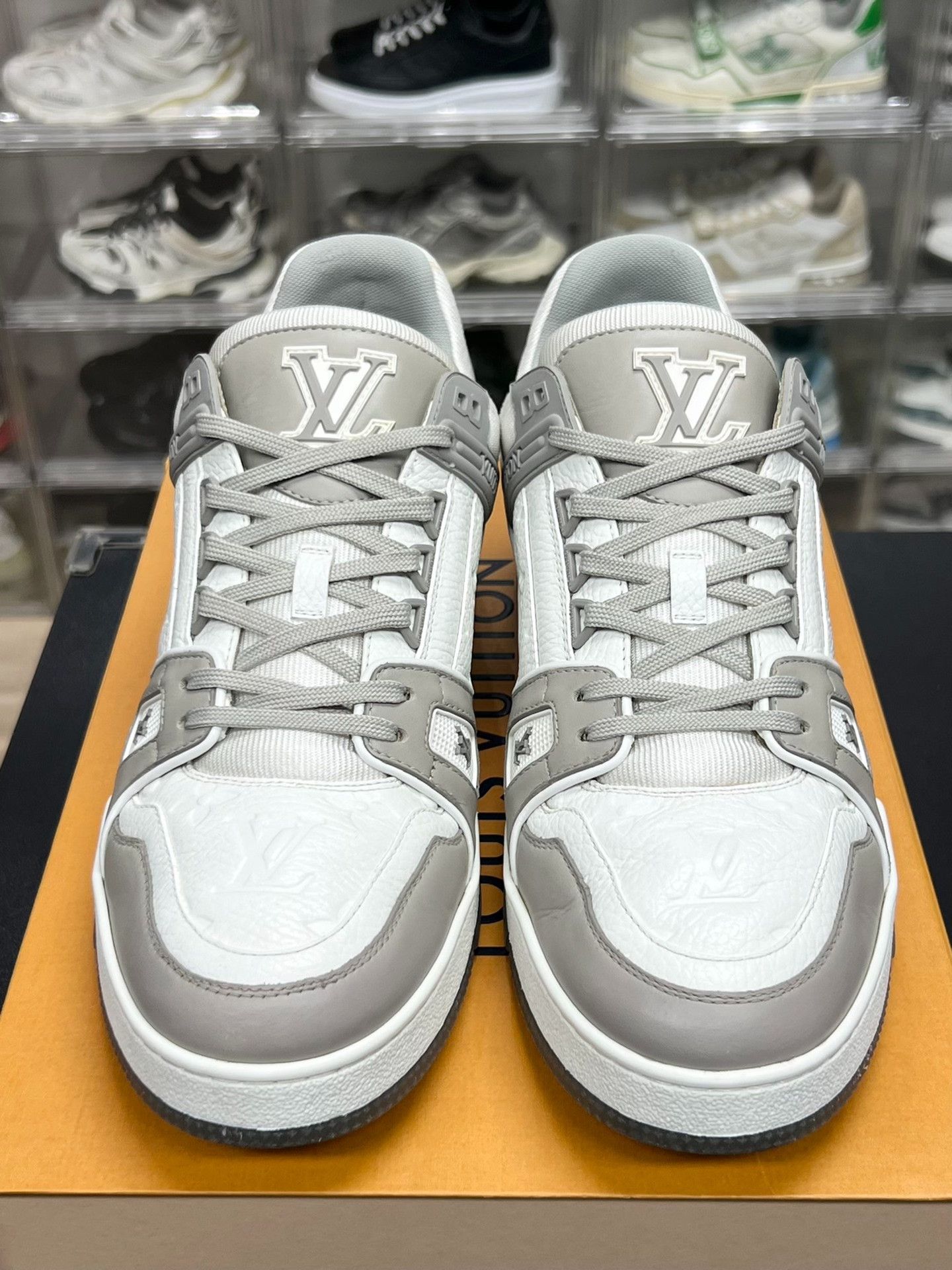 Louis Vuitton Louis Vuitton Training White Lowtop Sneakers 10 Men Size US 10 / EU 43 - 2 Thumbnail