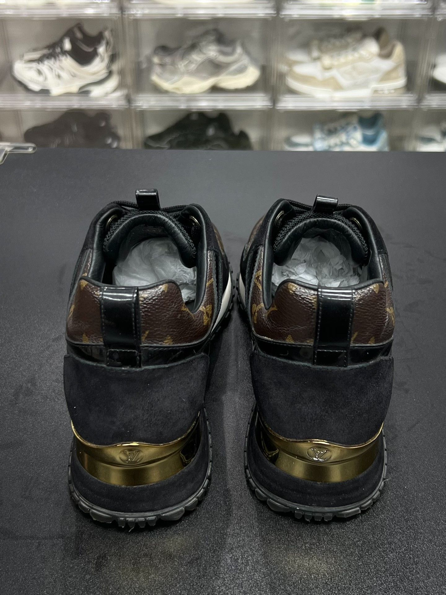 Louis Vuitton Louis Vuitton Casual Black Lowtop Sneakers us_6 Women Size US 6 / IT 36 - 6 Thumbnail