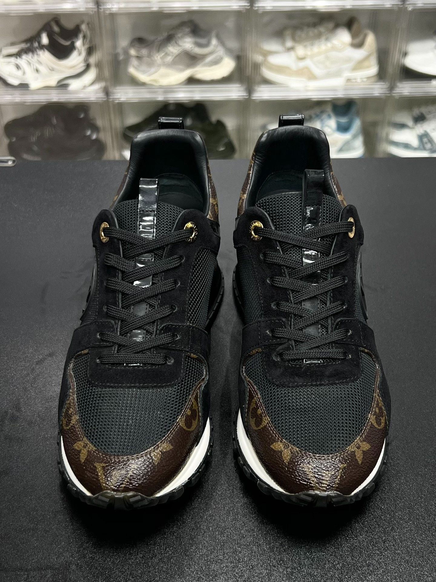 Louis Vuitton Louis Vuitton Casual Black Lowtop Sneakers us_6 Women Size US 6 / IT 36 - 2 Thumbnail