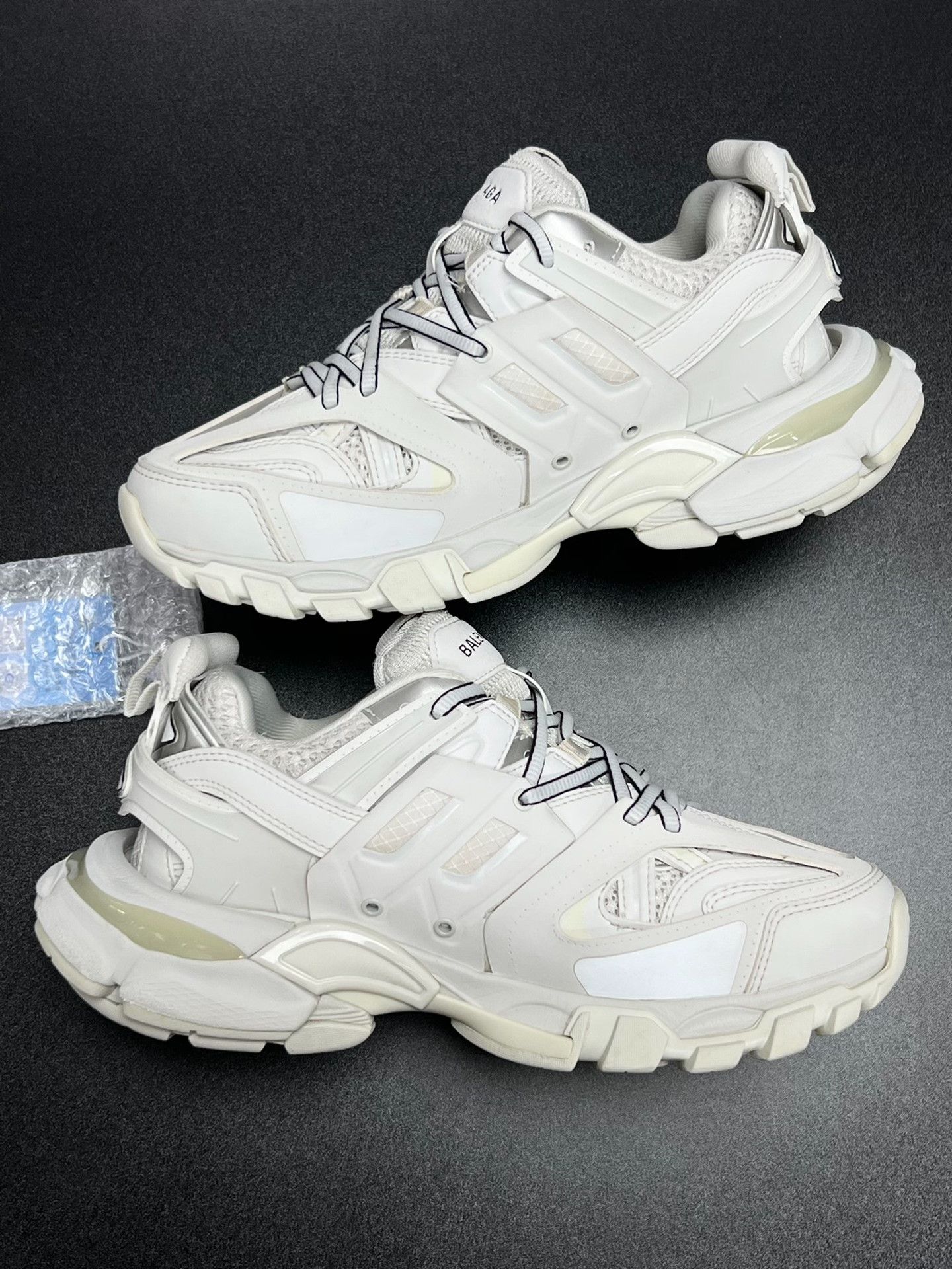 Balenciaga Balenciaga White Lowtop Sneakers us_7 Women Size US 7 / IT 37 - 6 Thumbnail