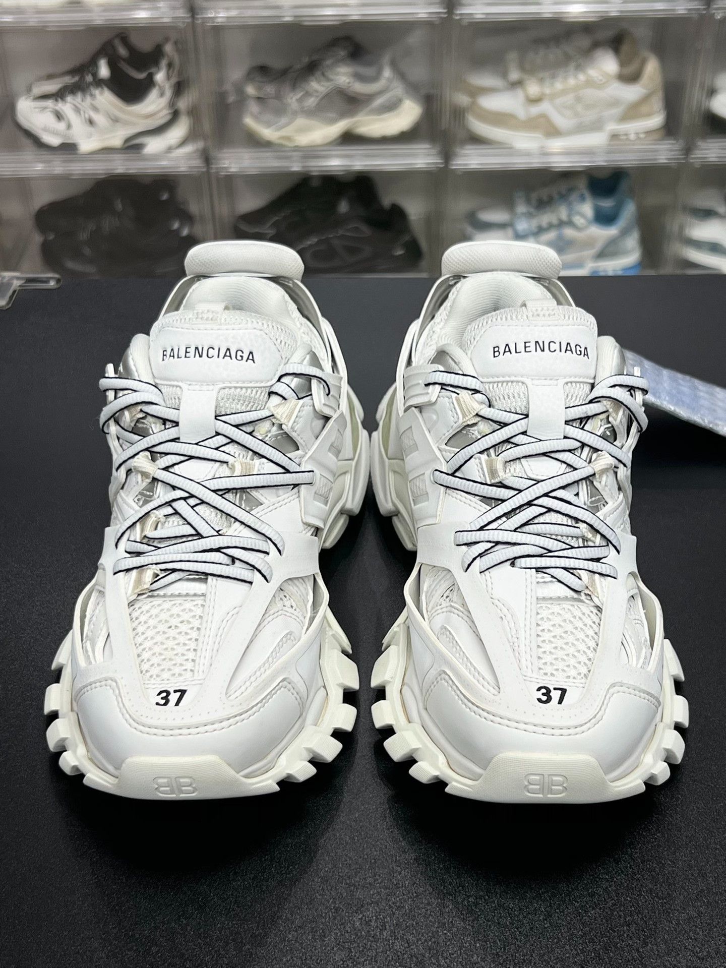 Balenciaga Balenciaga White Lowtop Sneakers us_7 Women Size US 7 / IT 37 - 2 Thumbnail