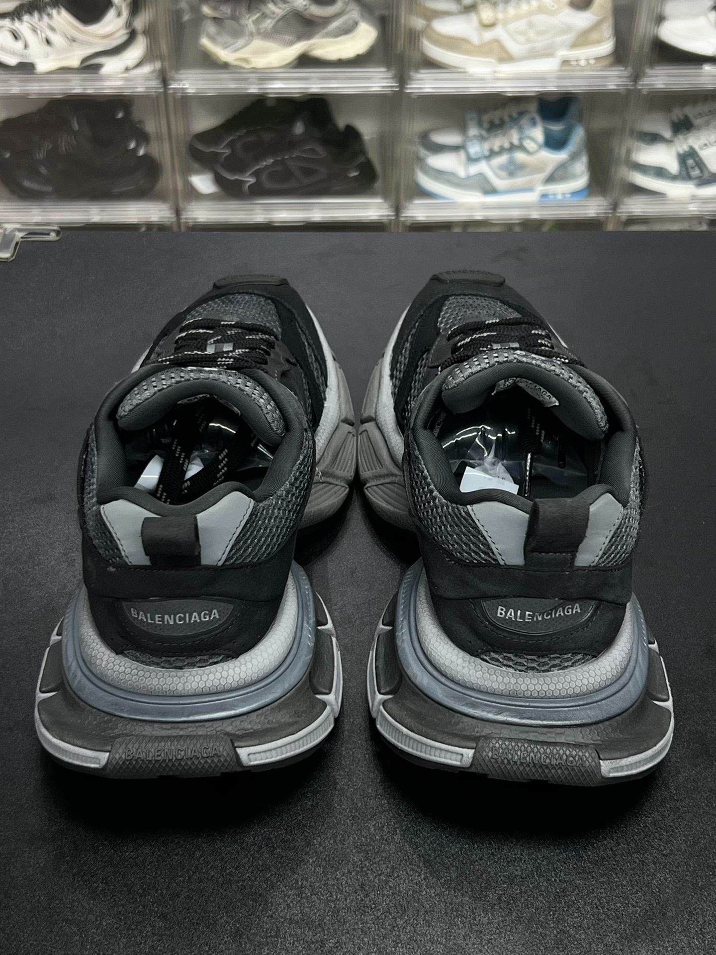 Balenciaga Balenciaga Gray Lowtop Sneakers 7 Men Size US 7 / EU 40 - 7 Thumbnail