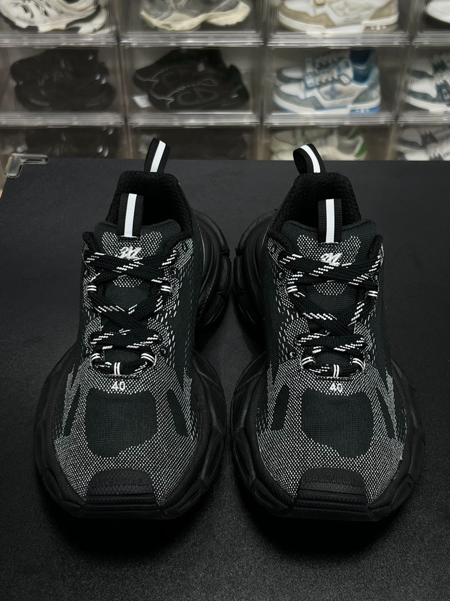 Balenciaga Balenciaga Black Lowtop Sneakers 7 Men Size US 7 / EU 40 - 2 Thumbnail