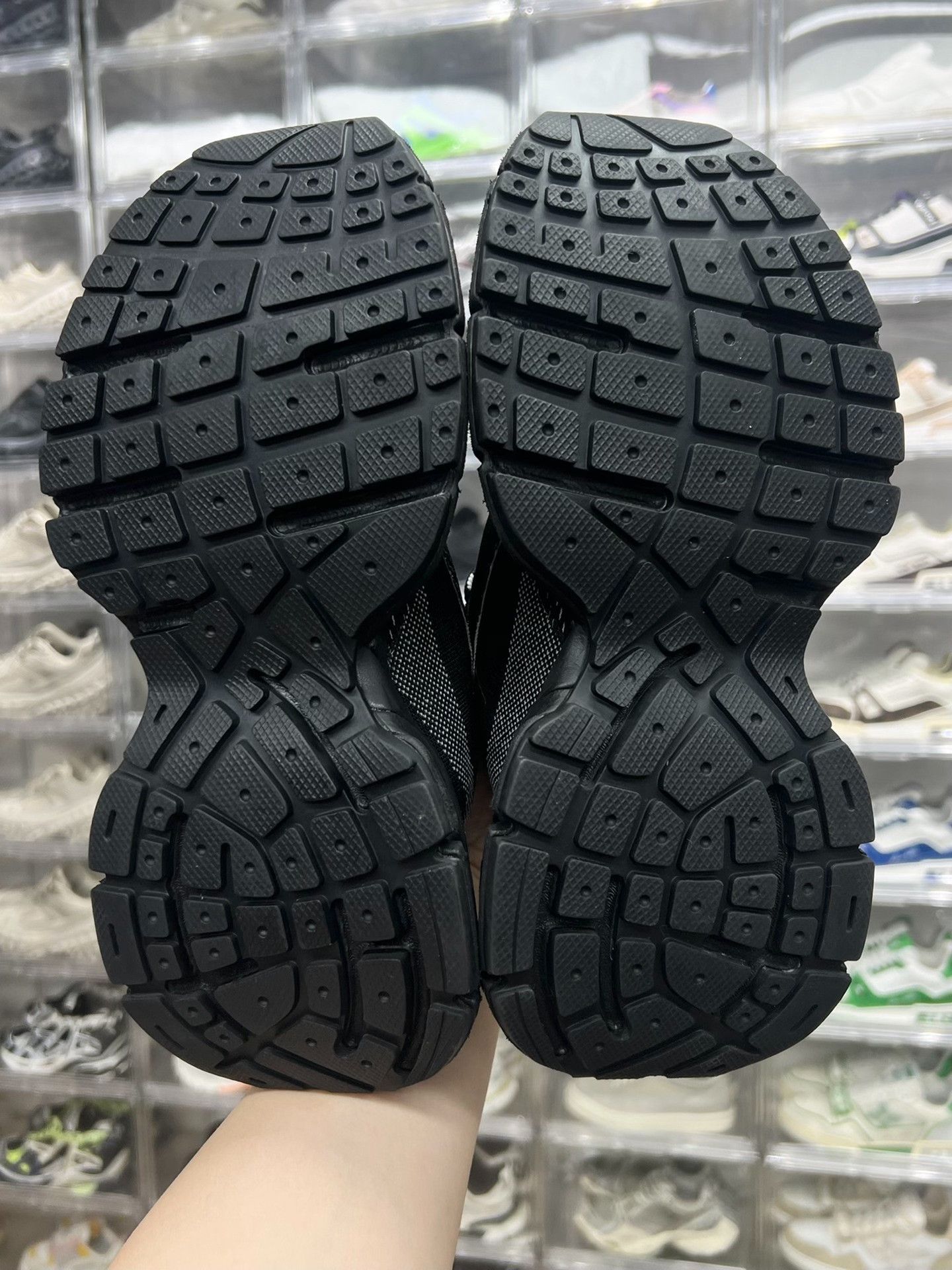 Balenciaga Balenciaga Black Lowtop Sneakers 7 Men Size US 7 / EU 40 - 8 Thumbnail