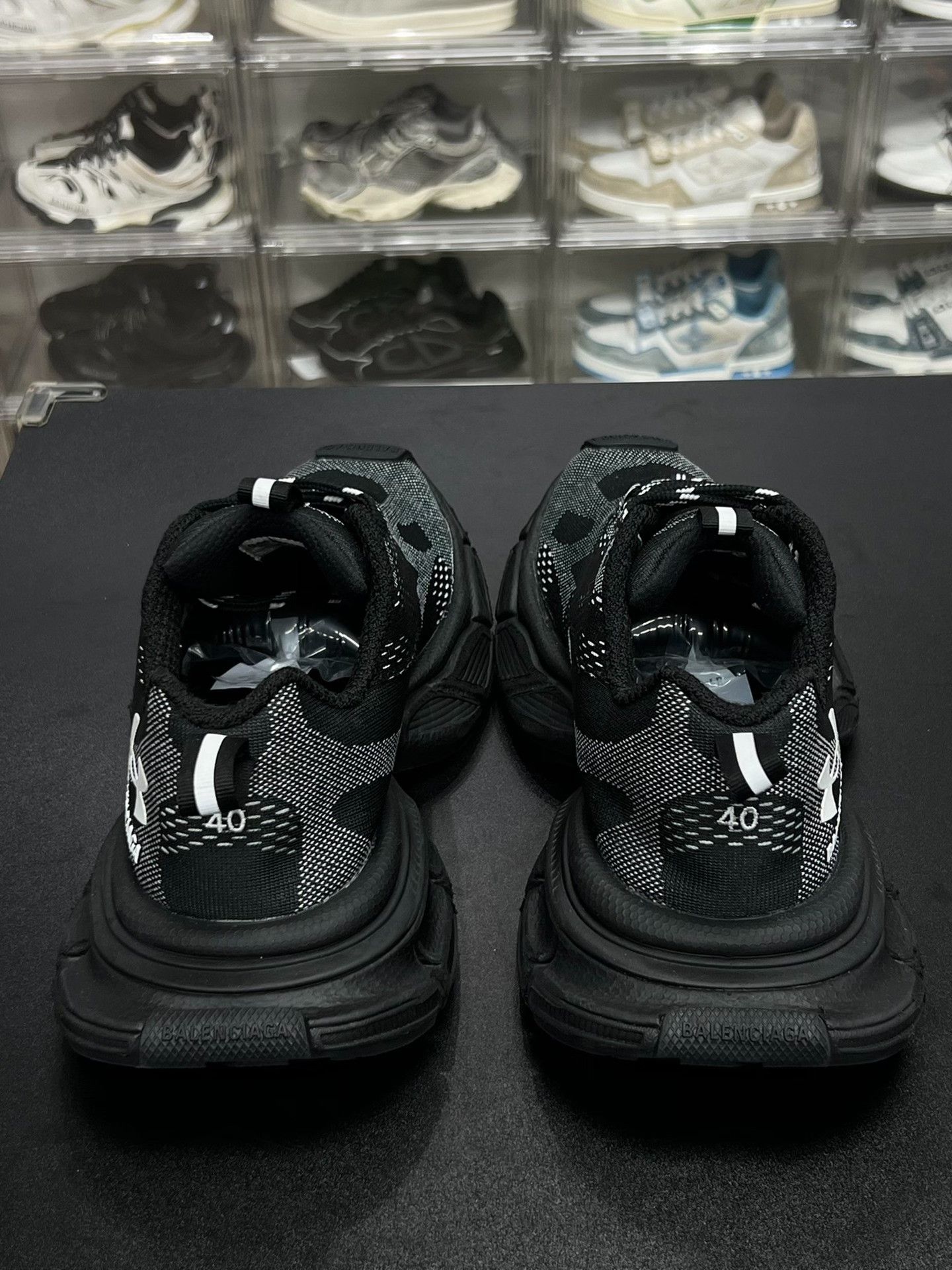 Balenciaga Balenciaga Black Lowtop Sneakers 7 Men Size US 7 / EU 40 - 7 Thumbnail