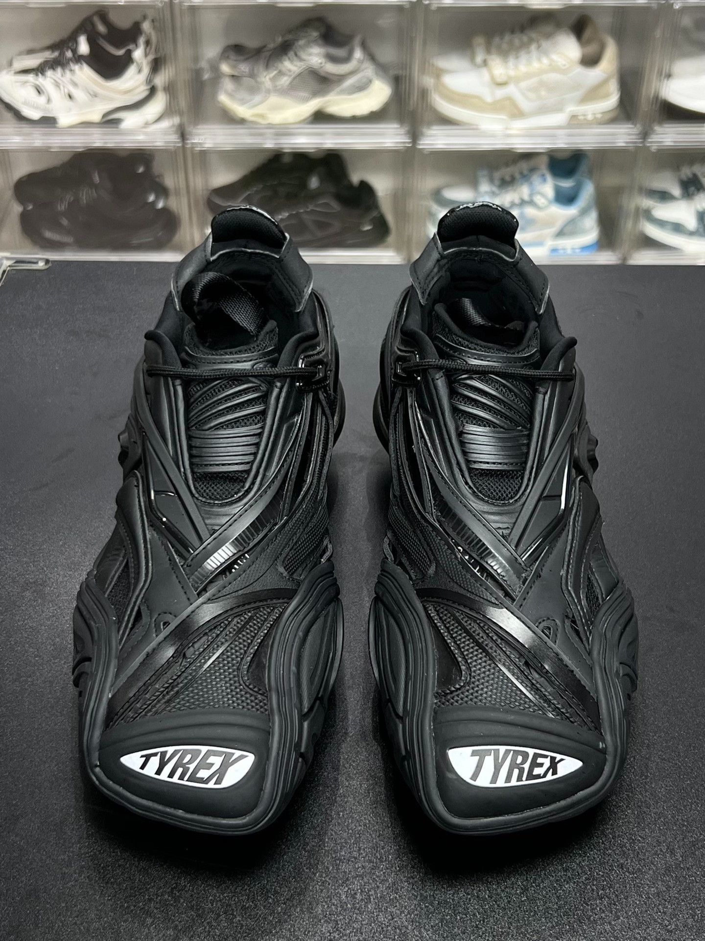 Balenciaga Balenciaga Black Lowtop Sneakers 7 Men Size US 7 / EU 40 - 2 Thumbnail