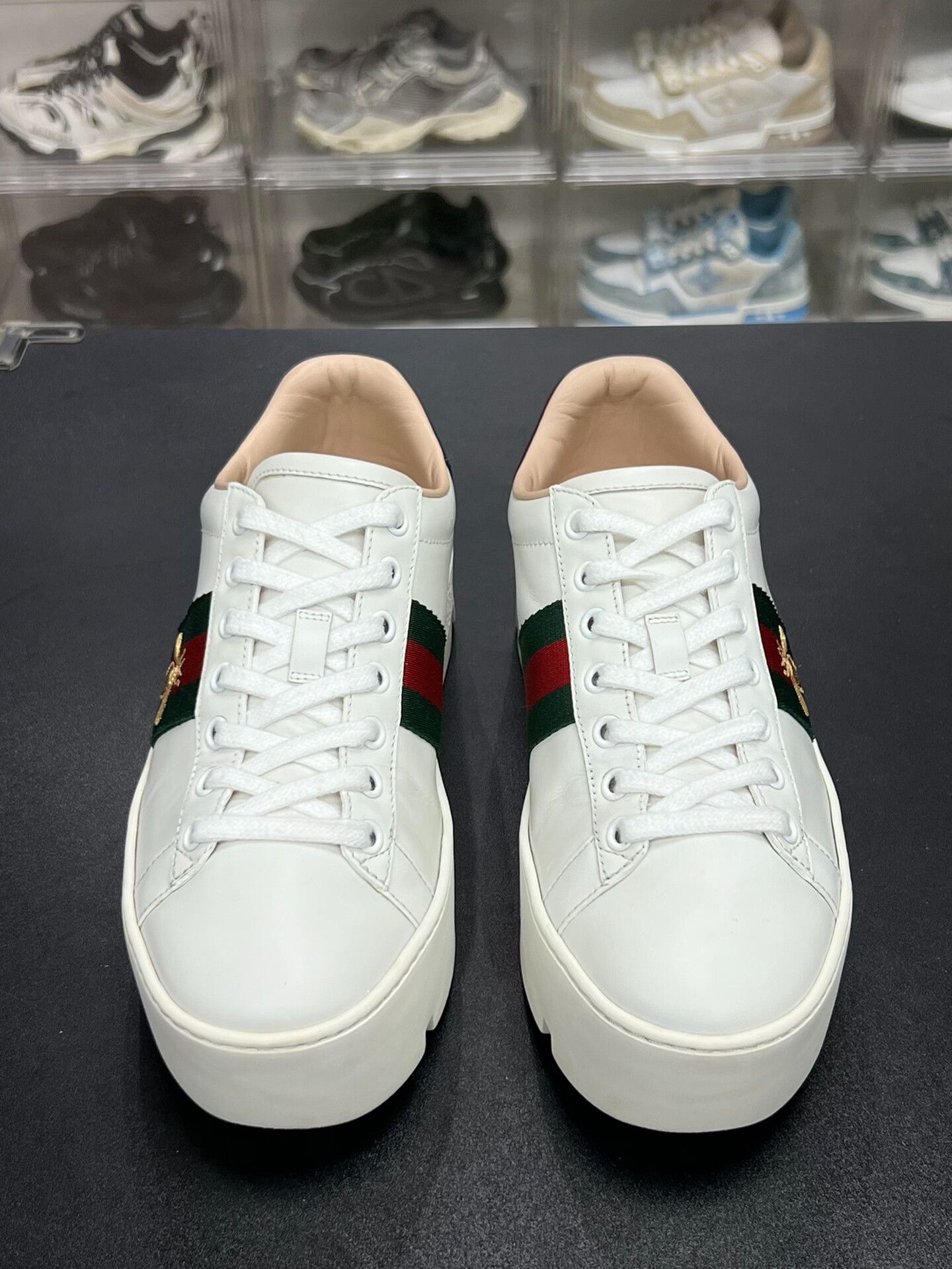 Gucci Gucci Embroidered Lowtop Sneakers us_6-5 Women Size US 6.5 / IT 36.5 - 2 Thumbnail