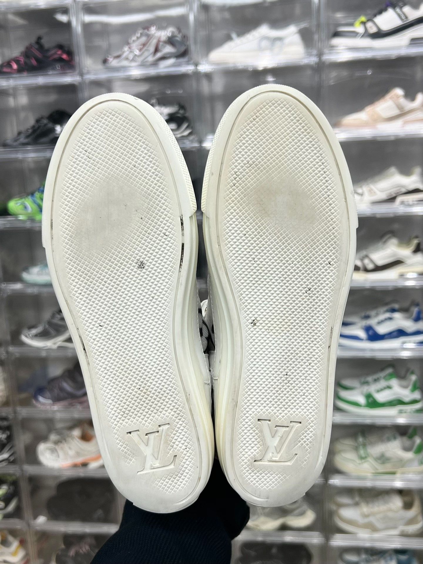Louis Vuitton Louis Vuitton White Hitop Sneakers us_8 Women Size US 8 / IT 38 - 7 Thumbnail