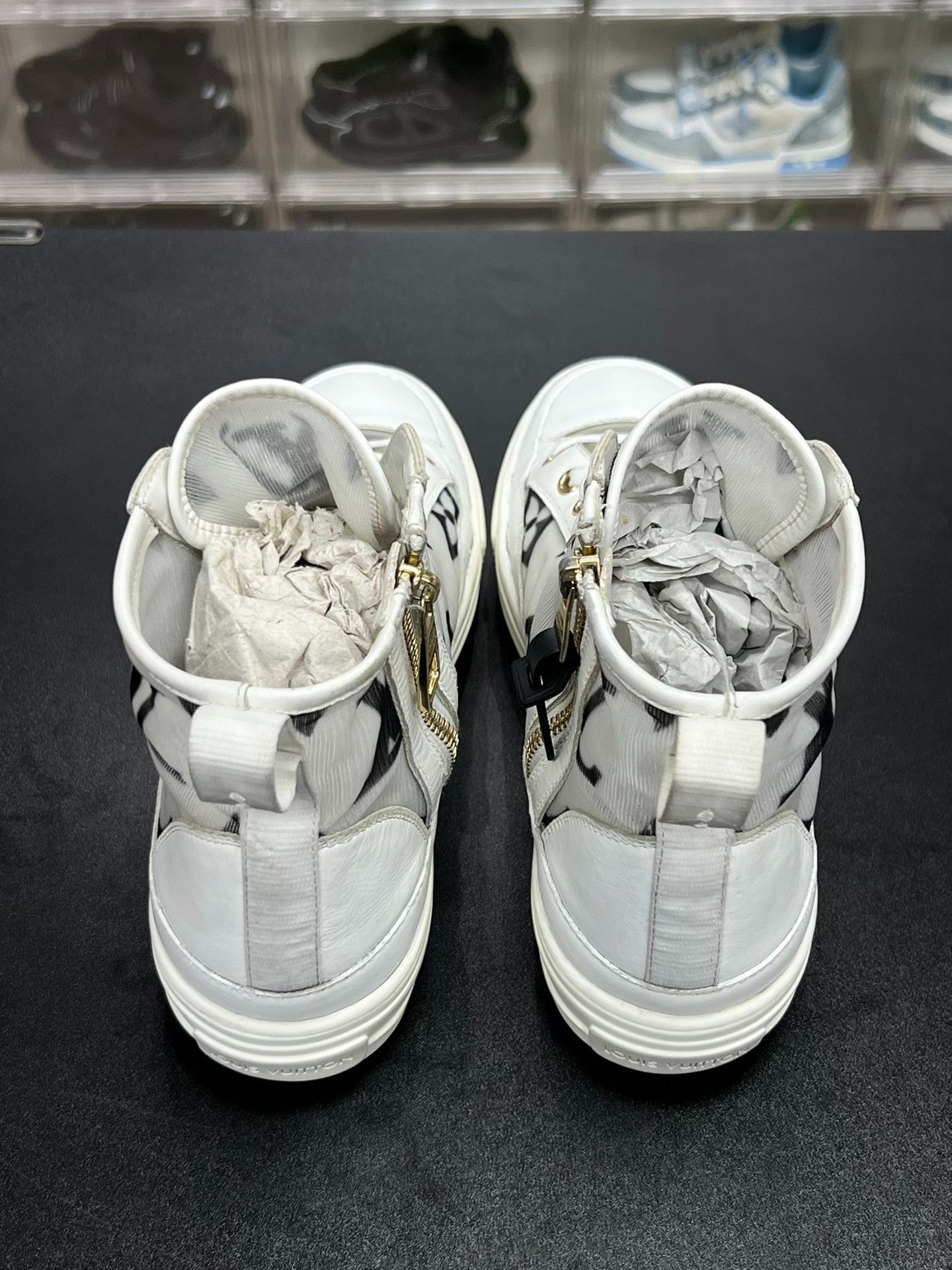Louis Vuitton Louis Vuitton White Hitop Sneakers us_8 Women Size US 8 / IT 38 - 6 Thumbnail