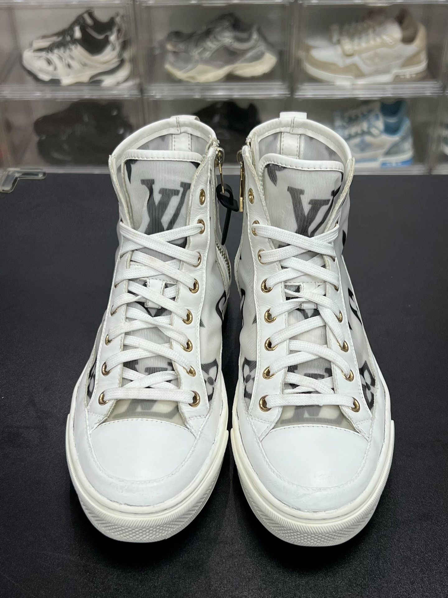 Louis Vuitton Louis Vuitton White Hitop Sneakers us_8 Women Size US 8 / IT 38 - 2 Thumbnail