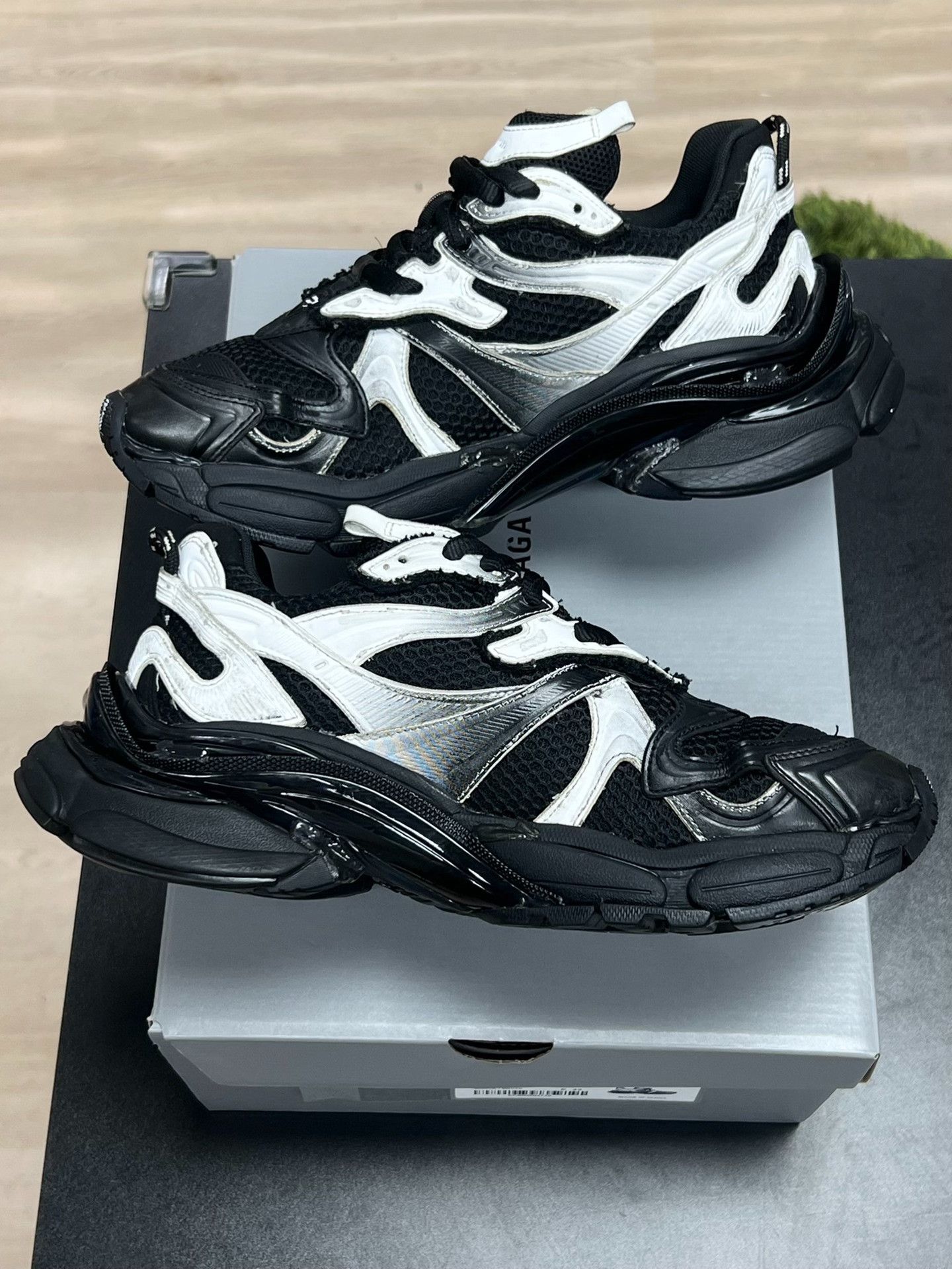 Balenciaga Balenciaga Running Black Lowtop Sneakers 9 Men Size US 9 / EU 42 - 5 Thumbnail