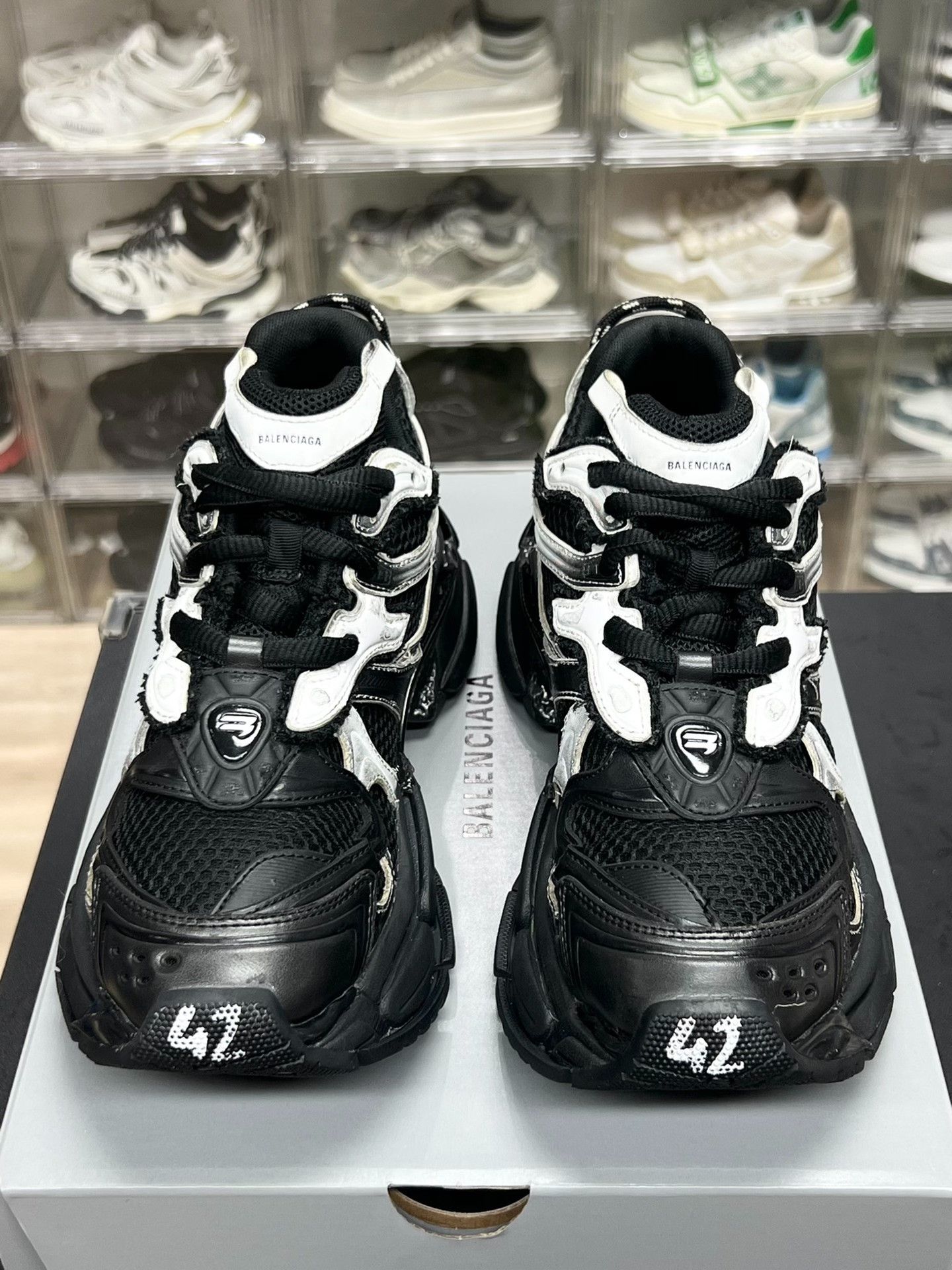 Balenciaga Balenciaga Running Black Lowtop Sneakers 9 Men Size US 9 / EU 42 - 2 Thumbnail