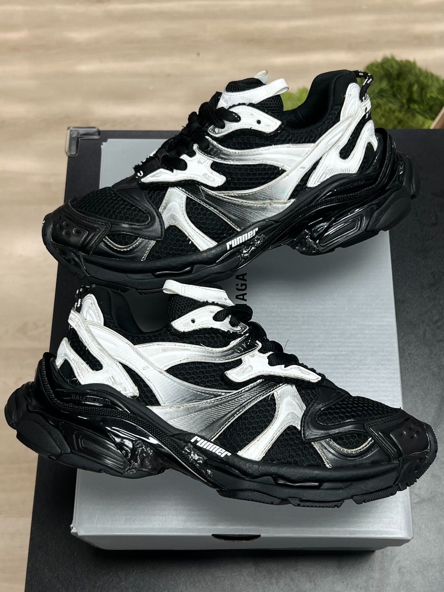 Balenciaga Balenciaga Running Black Lowtop Sneakers 9 Men Size US 9 / EU 42 - 4 Thumbnail