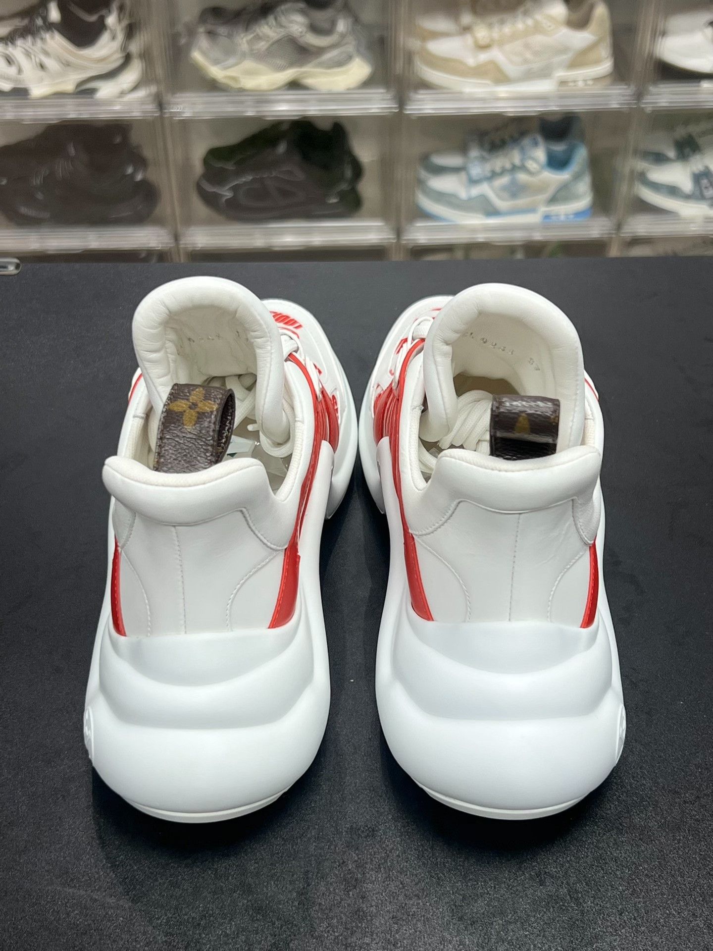 Louis Vuitton Louis Vuitton Red Lowtop Sneakers us_7 Women Size US 7 / IT 37 - 7 Thumbnail