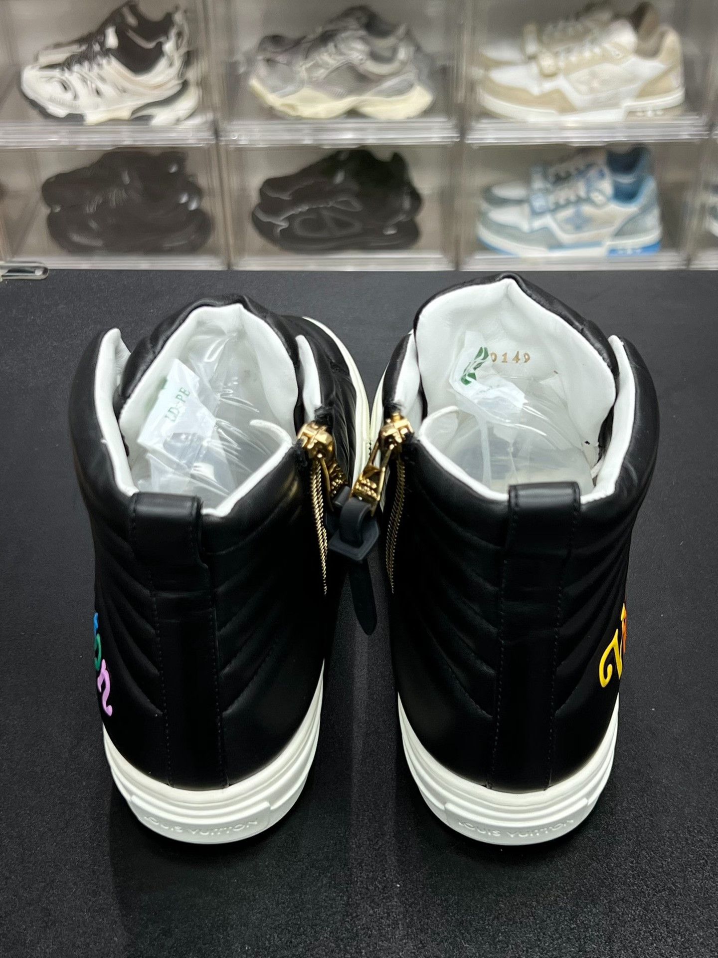 Louis Vuitton Louis Vuitton Leather Black Lowtop Sneakers 6 Men Size US 6 / EU 39 - 7 Thumbnail