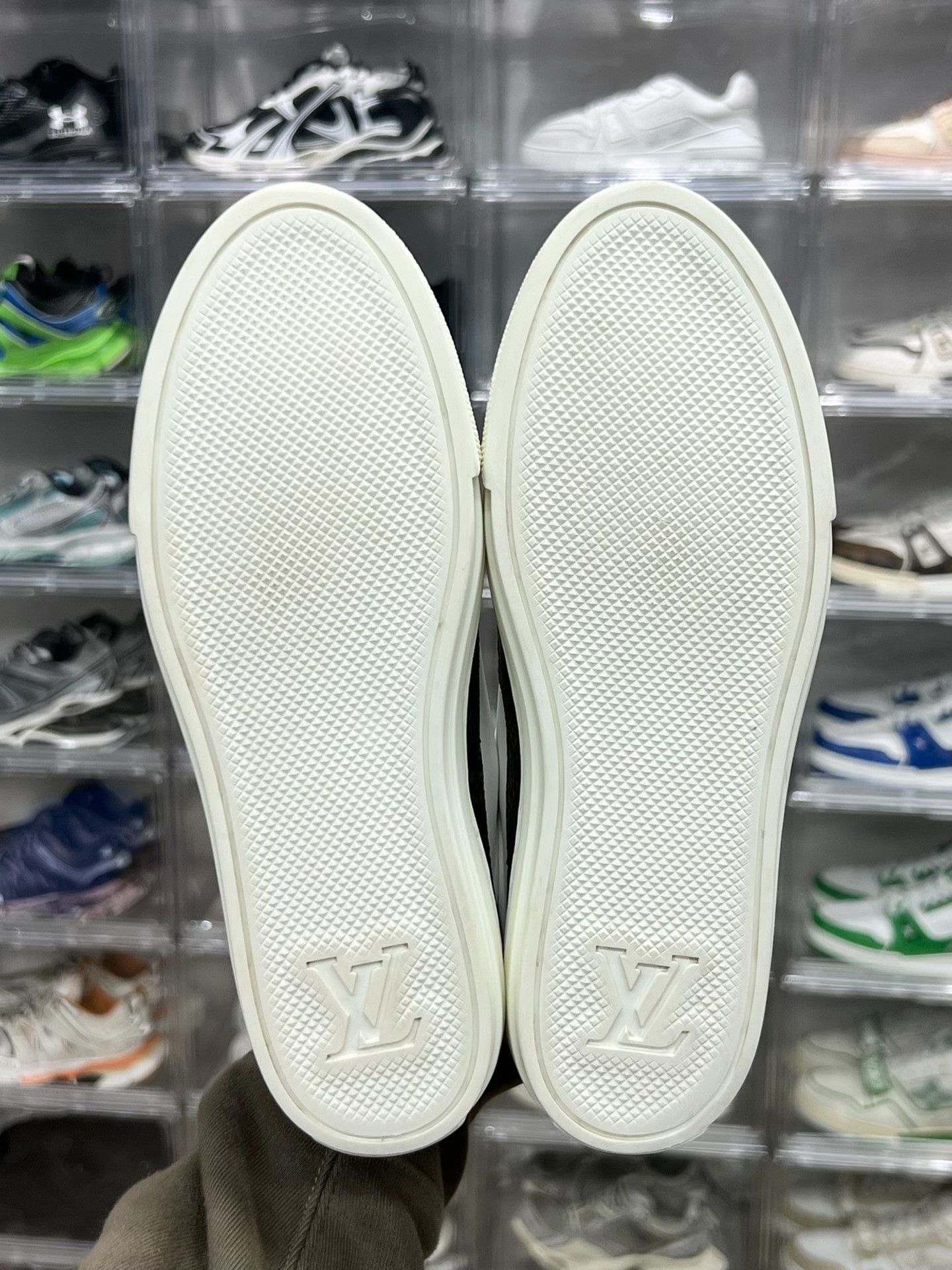 Louis Vuitton Louis Vuitton White Lowtop Sneakers us_7 Women Size US 7 / IT 37 - 8 Thumbnail