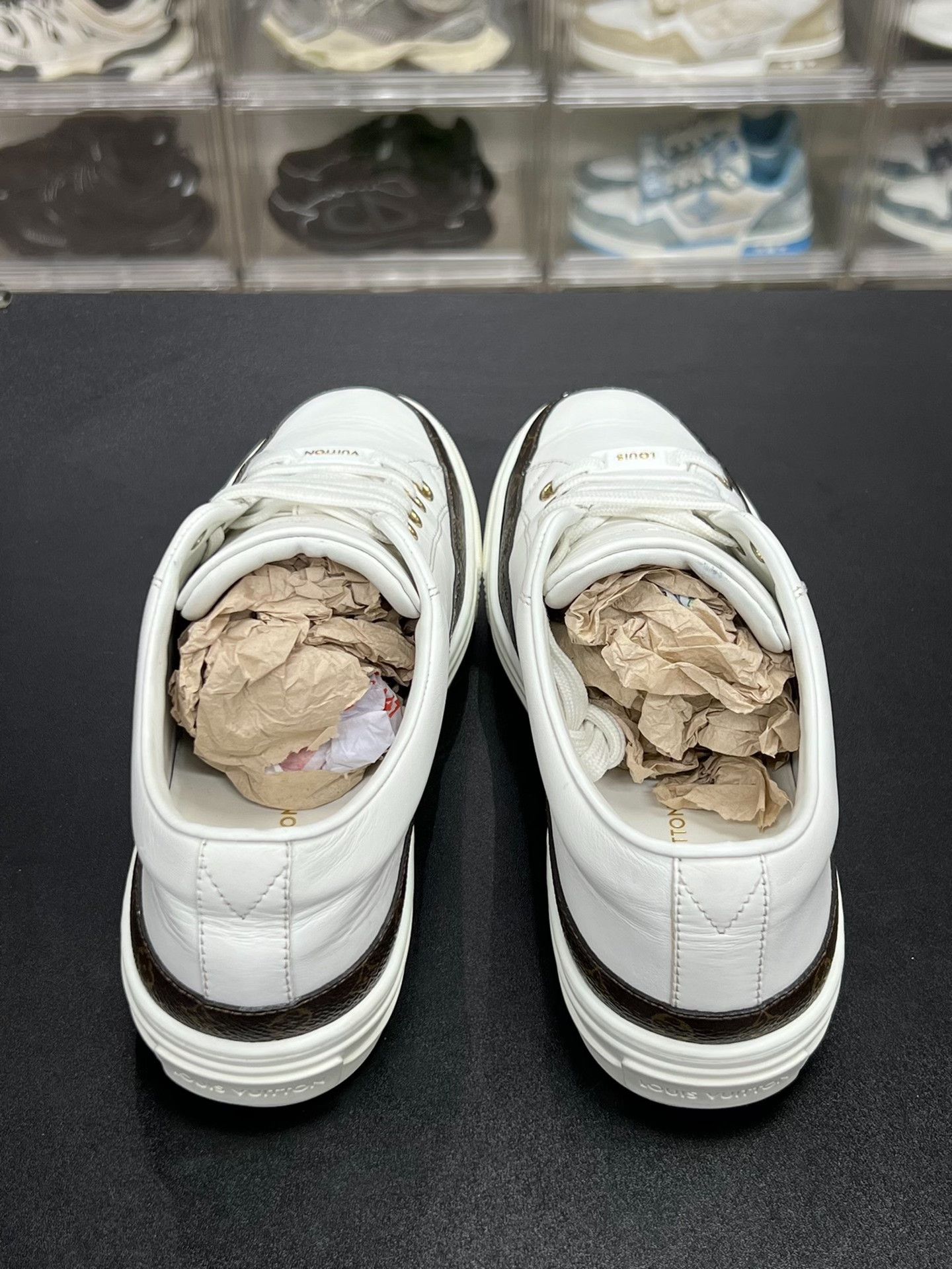 Louis Vuitton Louis Vuitton White Lowtop Sneakers us_7 Women Size US 7 / IT 37 - 7 Thumbnail