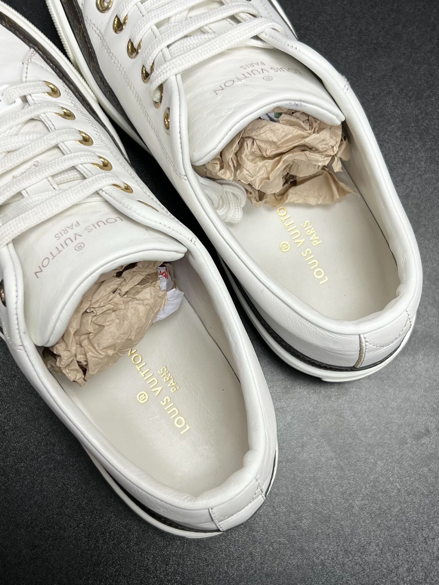 Louis Vuitton Louis Vuitton White Lowtop Sneakers us_7 Women Size US 7 / IT 37 - 4 Thumbnail