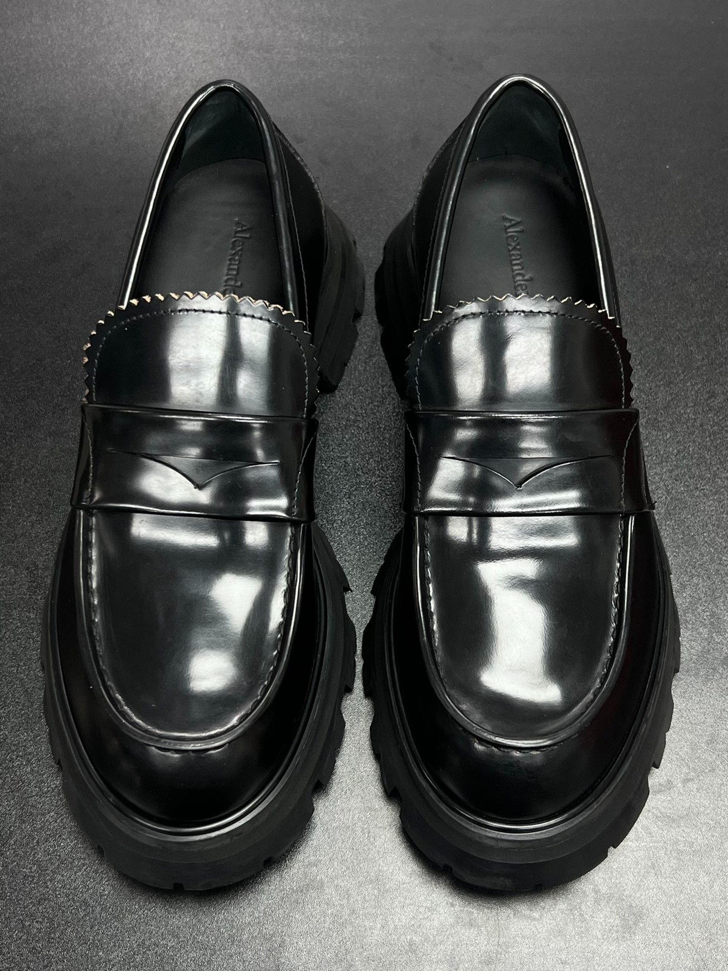 Alexander McQueen Alexander McQueen Patent Black Lowtop Sneakers us_7 Women Size US 7 / IT 37 - 3 Thumbnail
