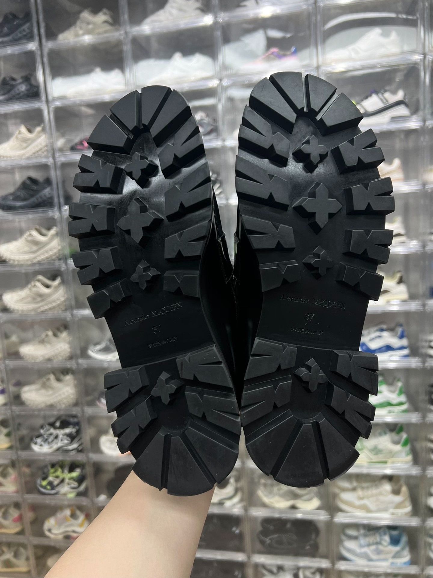 Alexander McQueen Alexander McQueen Patent Black Lowtop Sneakers us_7 Women Size US 7 / IT 37 - 8 Thumbnail
