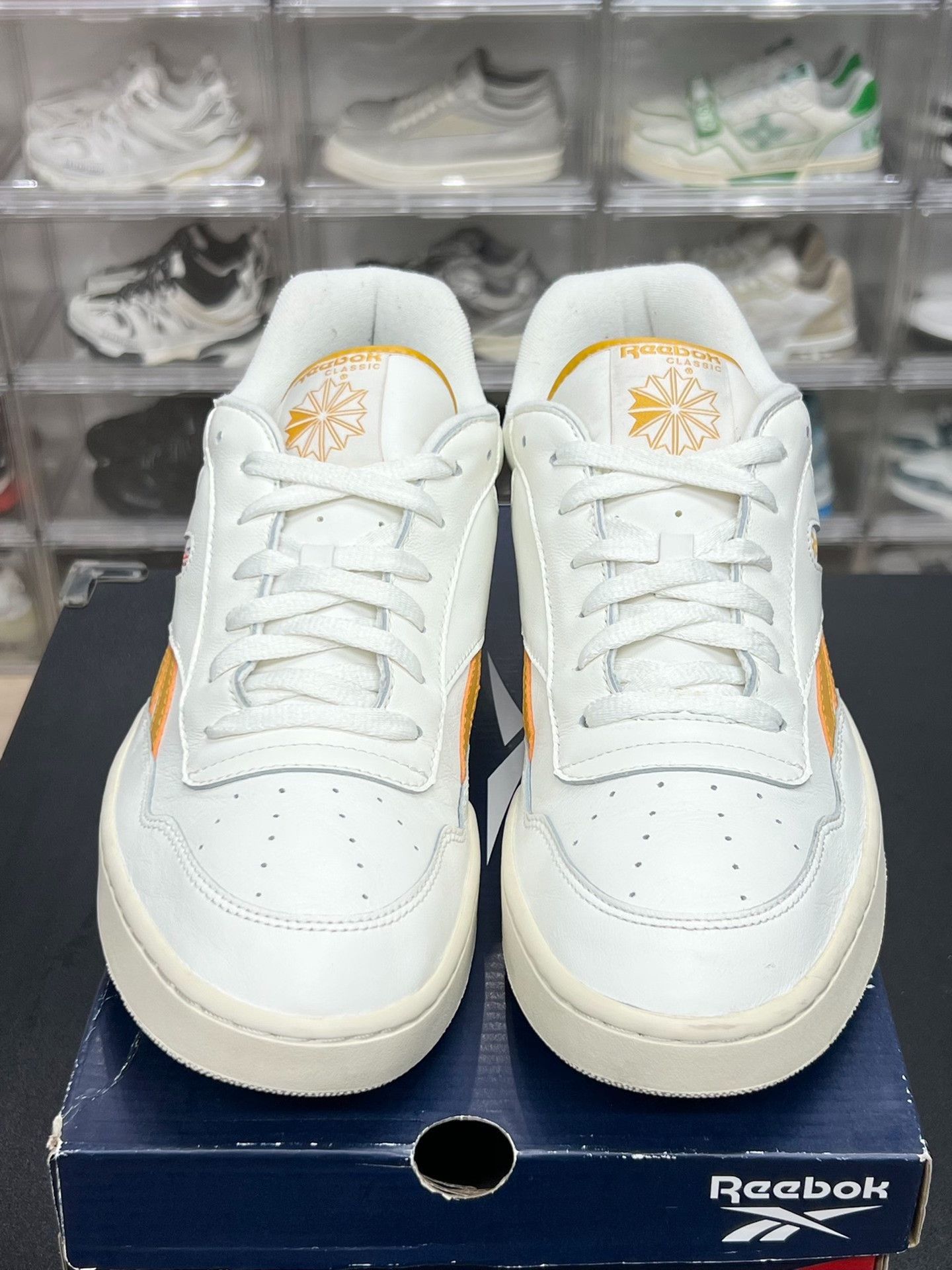 Reebok Reebok White Lowtop Sneakers 12 Men Size US 12 / EU 45 - 2 Thumbnail