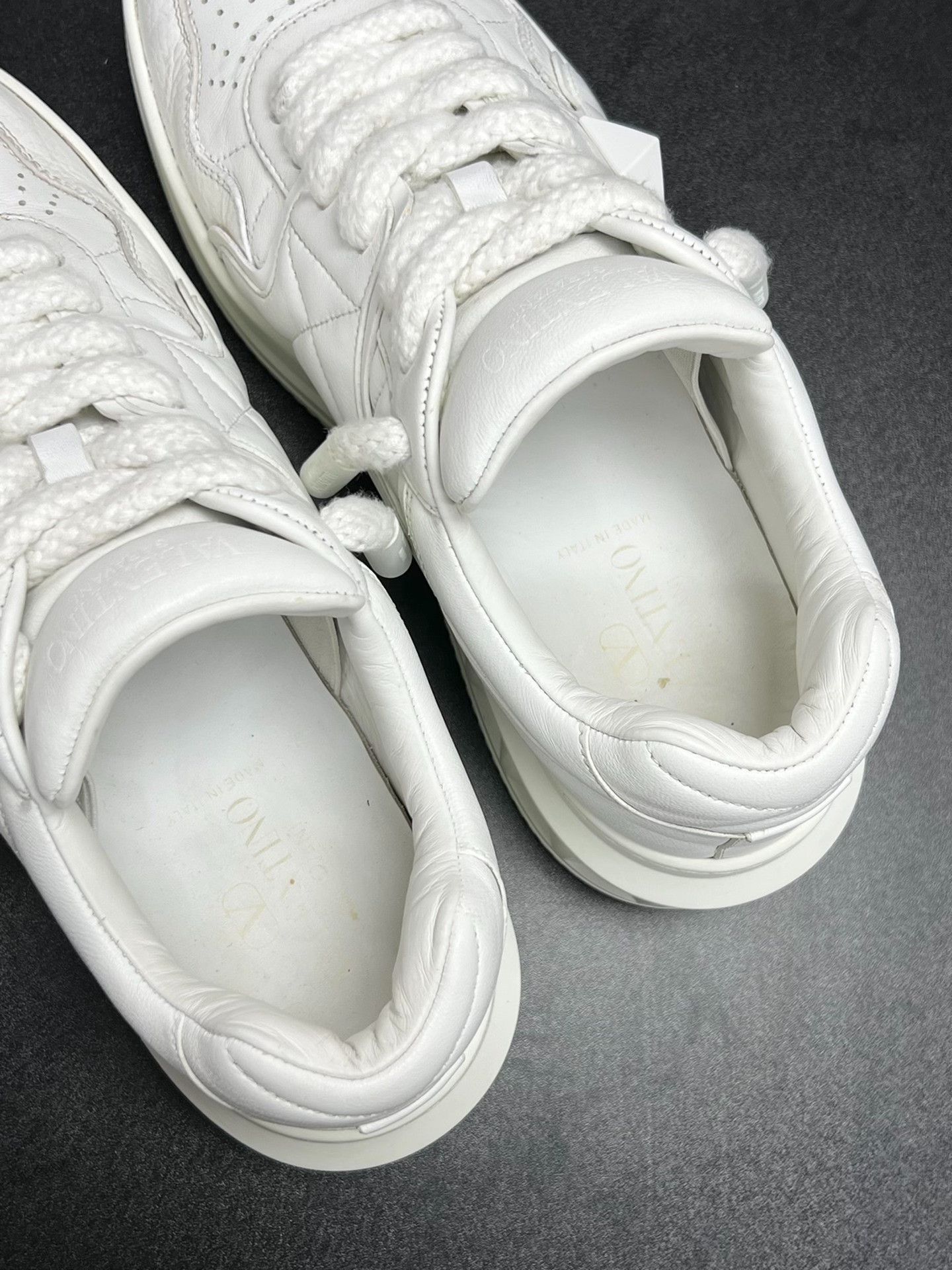 Valentino Valentino White Lowtop Sneakers 8 Men Size US 8 / EU 41 - 4 Thumbnail