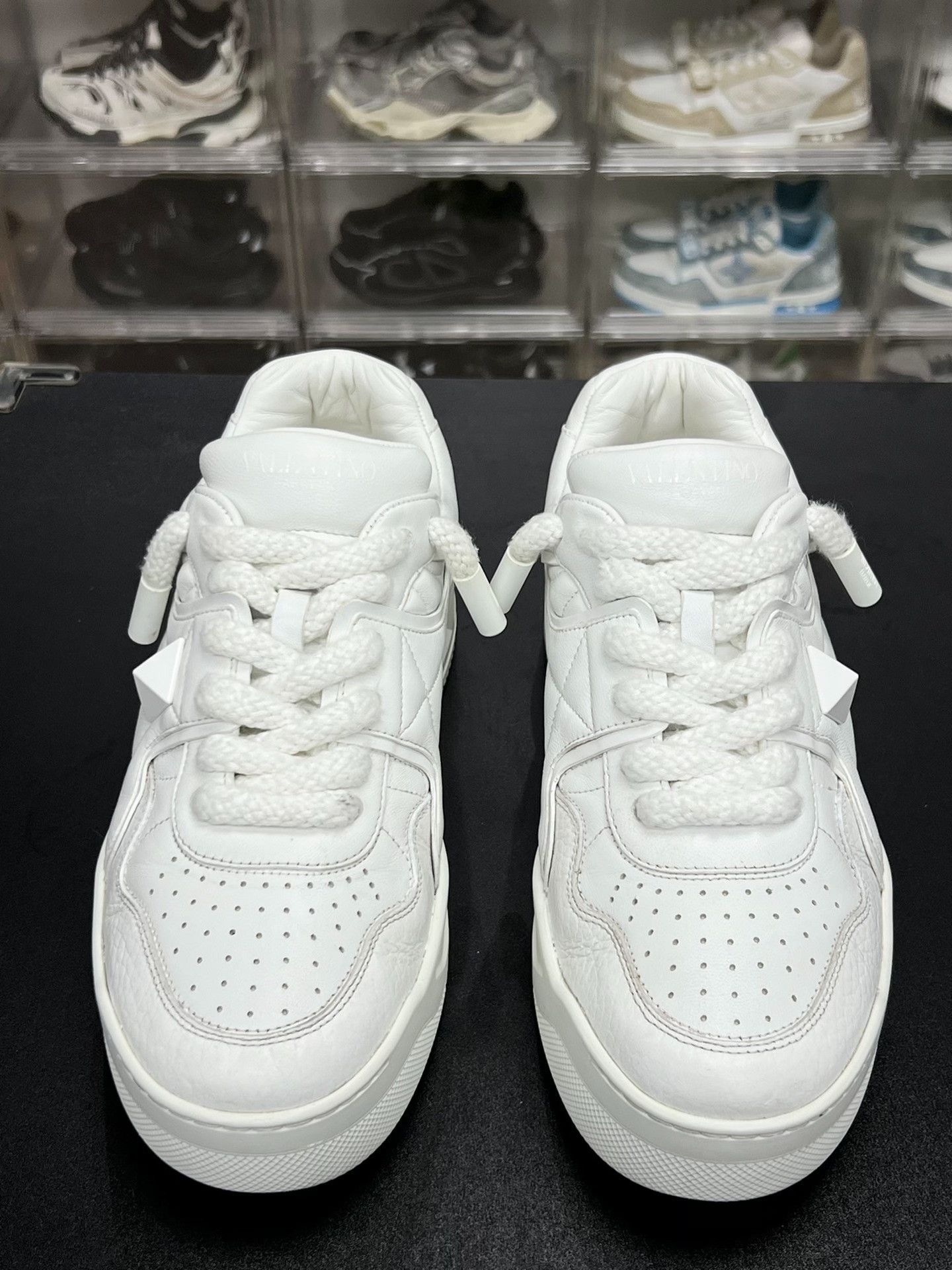 Valentino Valentino White Lowtop Sneakers 8 Men Size US 8 / EU 41 - 2 Thumbnail