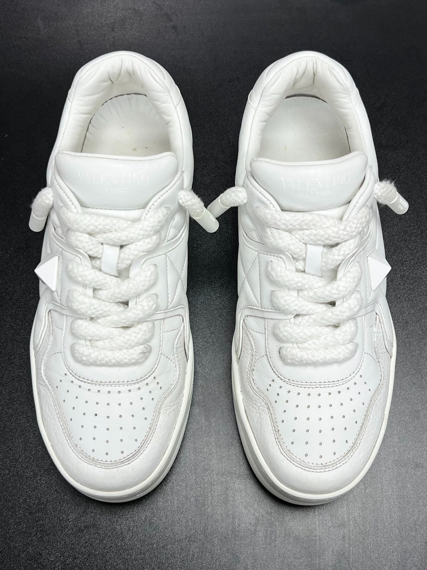 Valentino Valentino White Lowtop Sneakers 8 Men Size US 8 / EU 41 - 3 Thumbnail