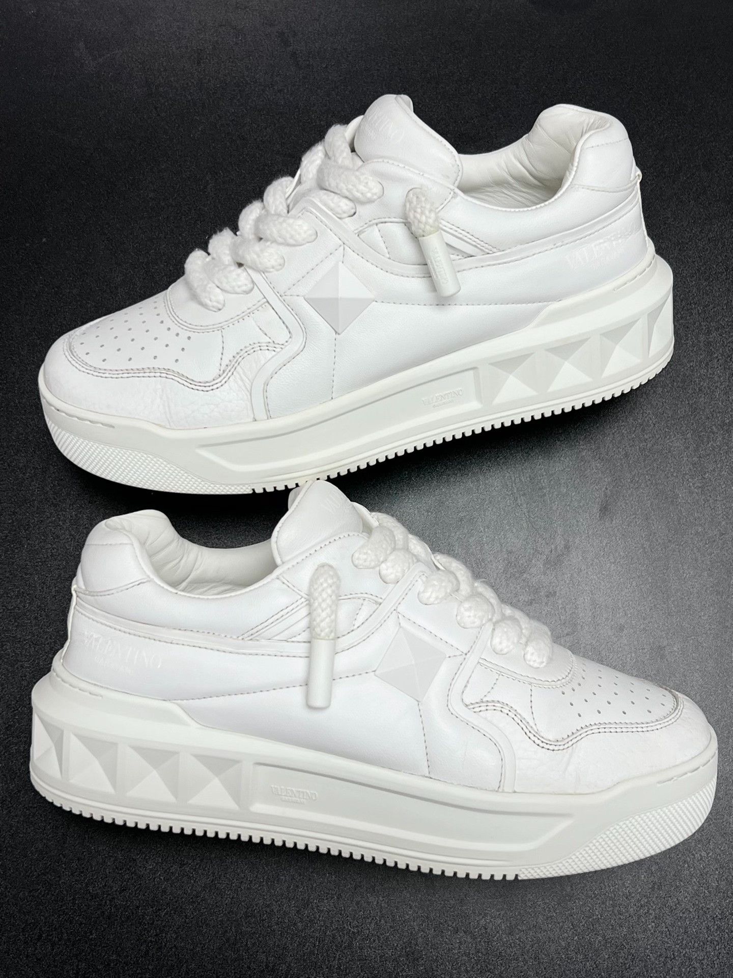 Valentino Valentino White Lowtop Sneakers 8 Men Size US 8 / EU 41 - 5 Thumbnail