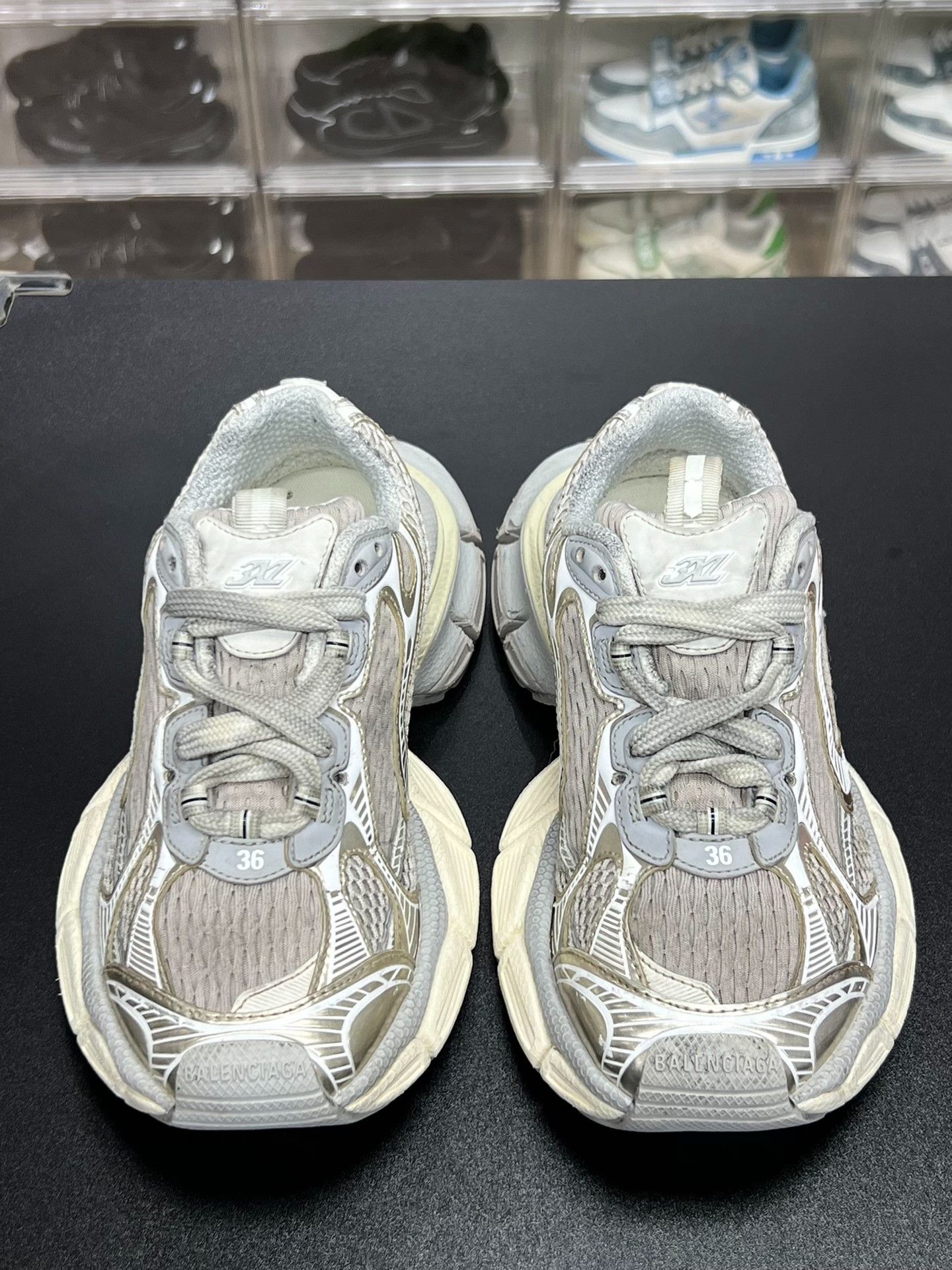 Balenciaga Balenciaga White Lowtop Sneakers us_6 Women Size US 6 / IT 36 - 2 Thumbnail
