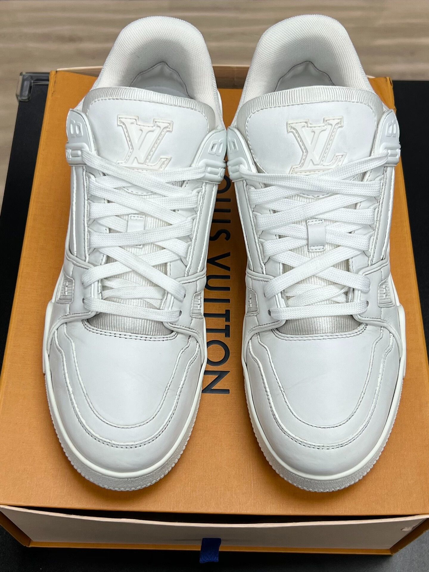 Louis Vuitton Louis Vuitton Training White Lowtop Sneakers 10.5 Men Size US 10.5 / EU 43-44 - 3 Thumbnail