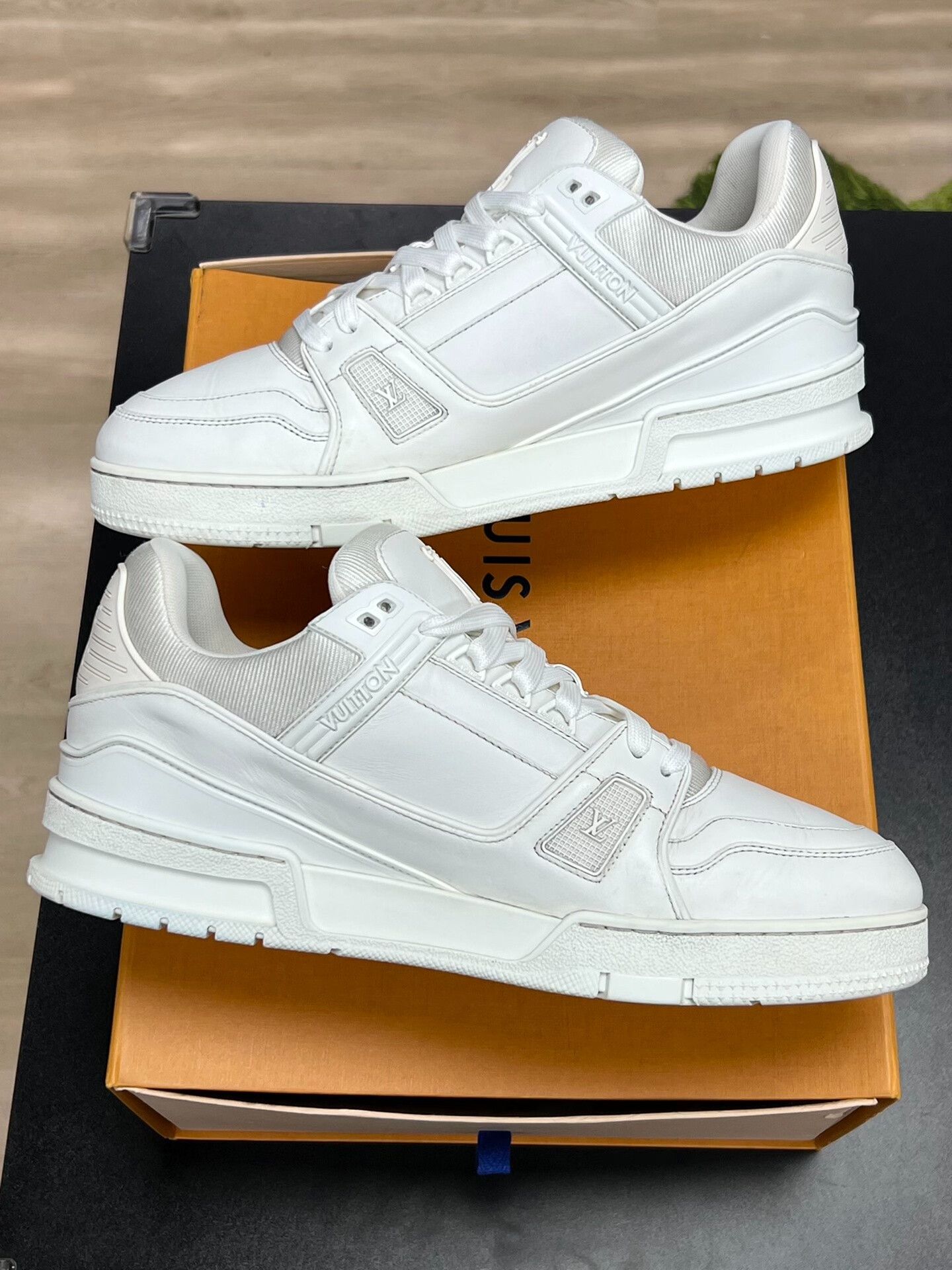 Louis Vuitton Louis Vuitton Training White Lowtop Sneakers 10.5 Men Size US 10.5 / EU 43-44 - 6 Thumbnail