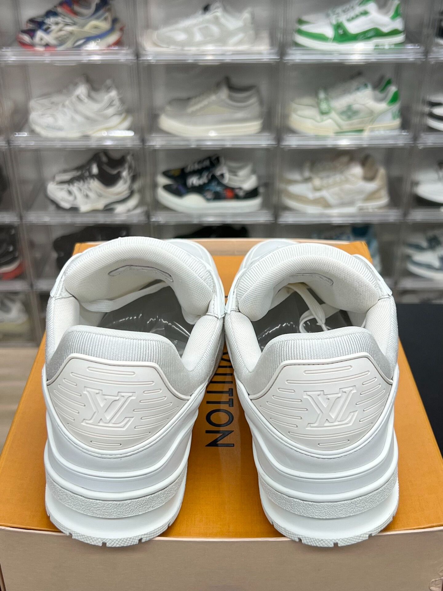 Louis Vuitton Louis Vuitton Training White Lowtop Sneakers 10.5 Men Size US 10.5 / EU 43-44 - 7 Thumbnail