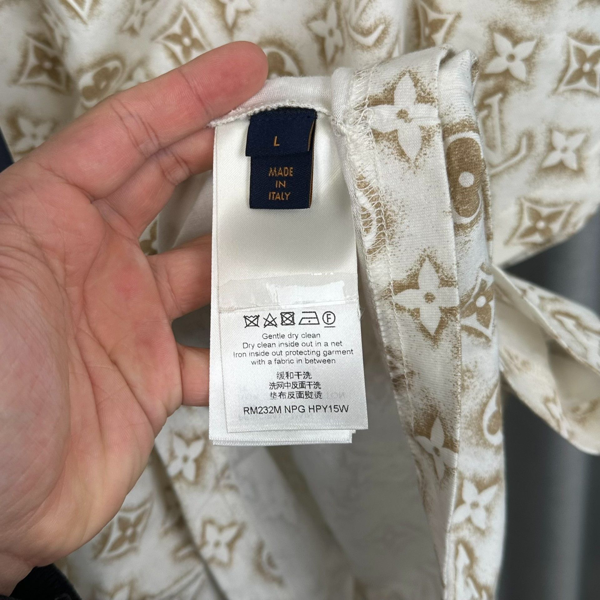 Louis Vuitton Louis Vuitton Monogram Print T-Shirt L Size US L / EU 52-54 / 3 - 6 Thumbnail