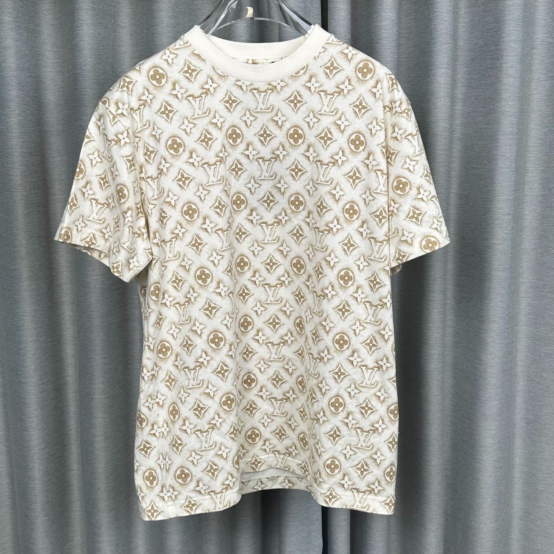 Louis Vuitton Louis Vuitton Monogram Print T-Shirt L Size US L / EU 52-54 / 3 - 2 Thumbnail