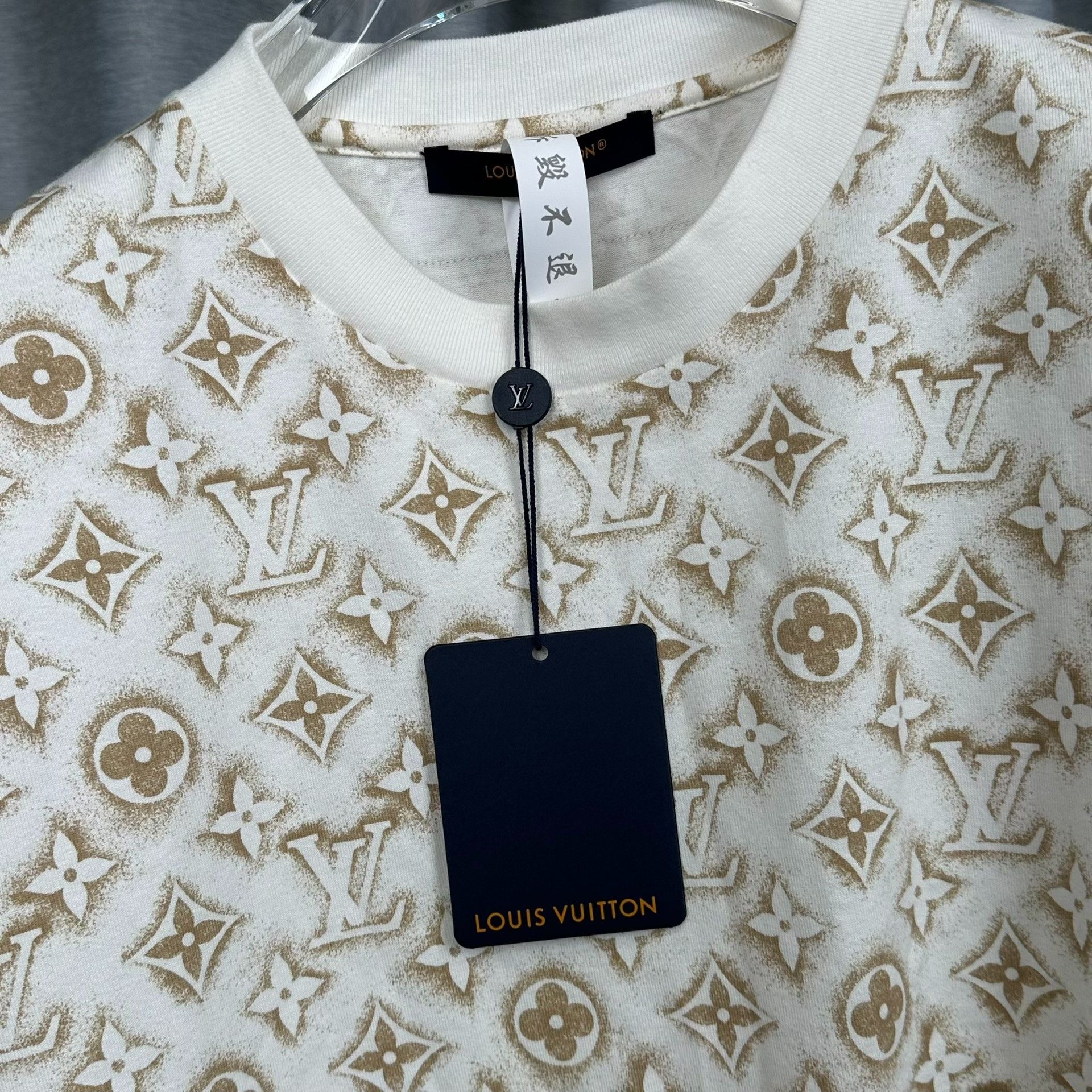 Louis Vuitton Louis Vuitton Monogram Print T-Shirt L Size US L / EU 52-54 / 3 - 5 Thumbnail