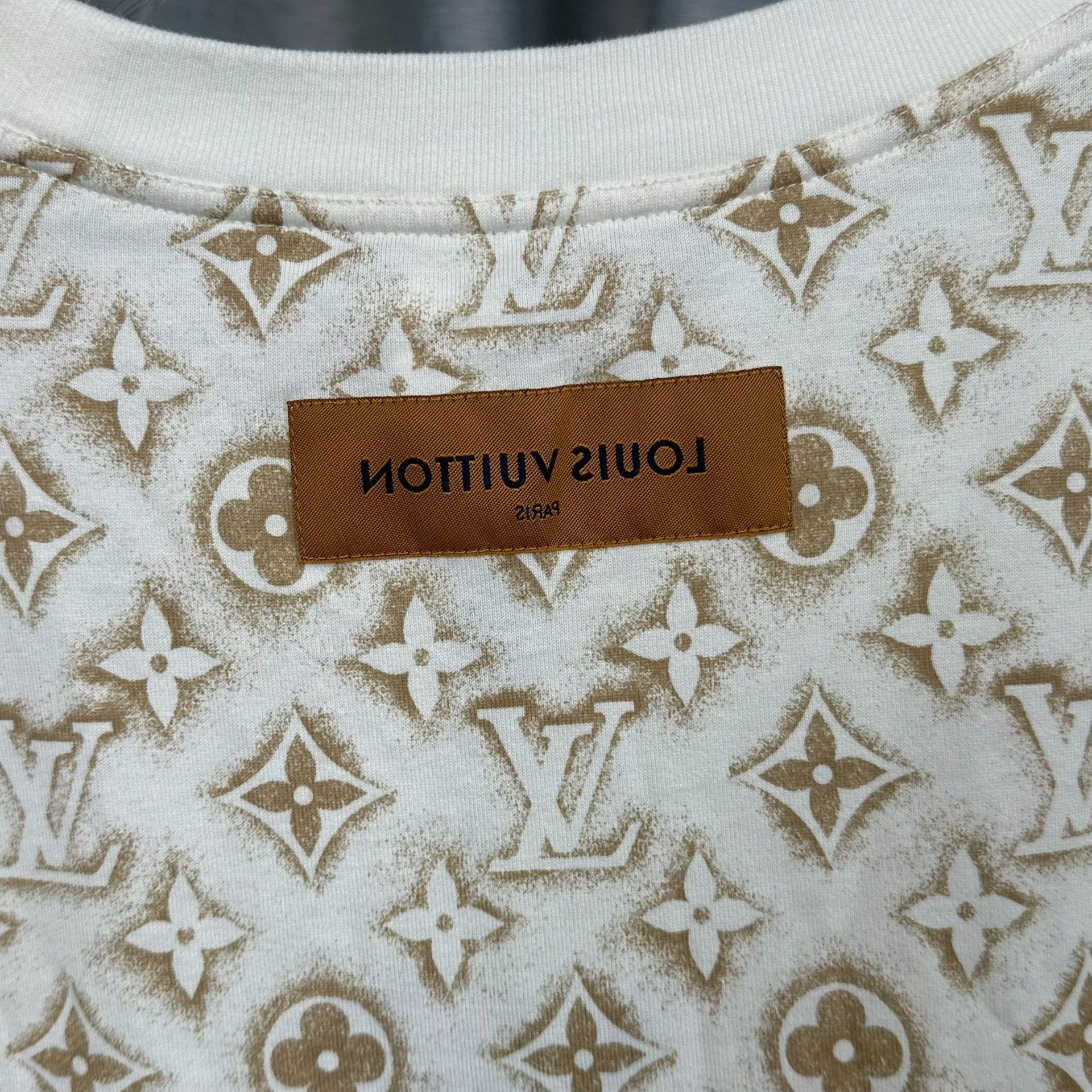 Louis Vuitton Louis Vuitton Monogram Print T-Shirt L Size US L / EU 52-54 / 3 - 4 Thumbnail