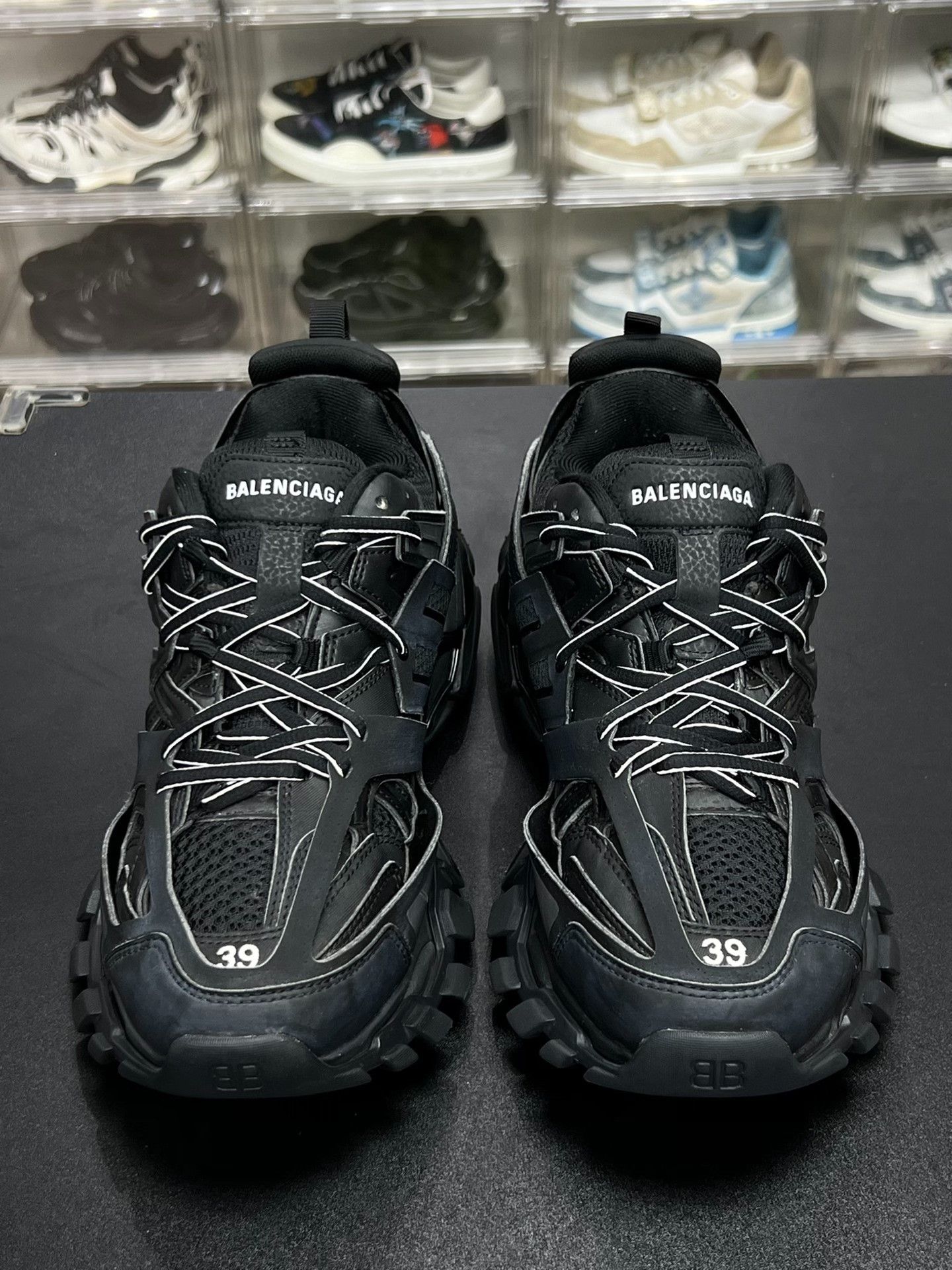 Balenciaga Balenciaga Black Lowtop Sneakers 6 Men Size US 6 / EU 39 - 2 Thumbnail