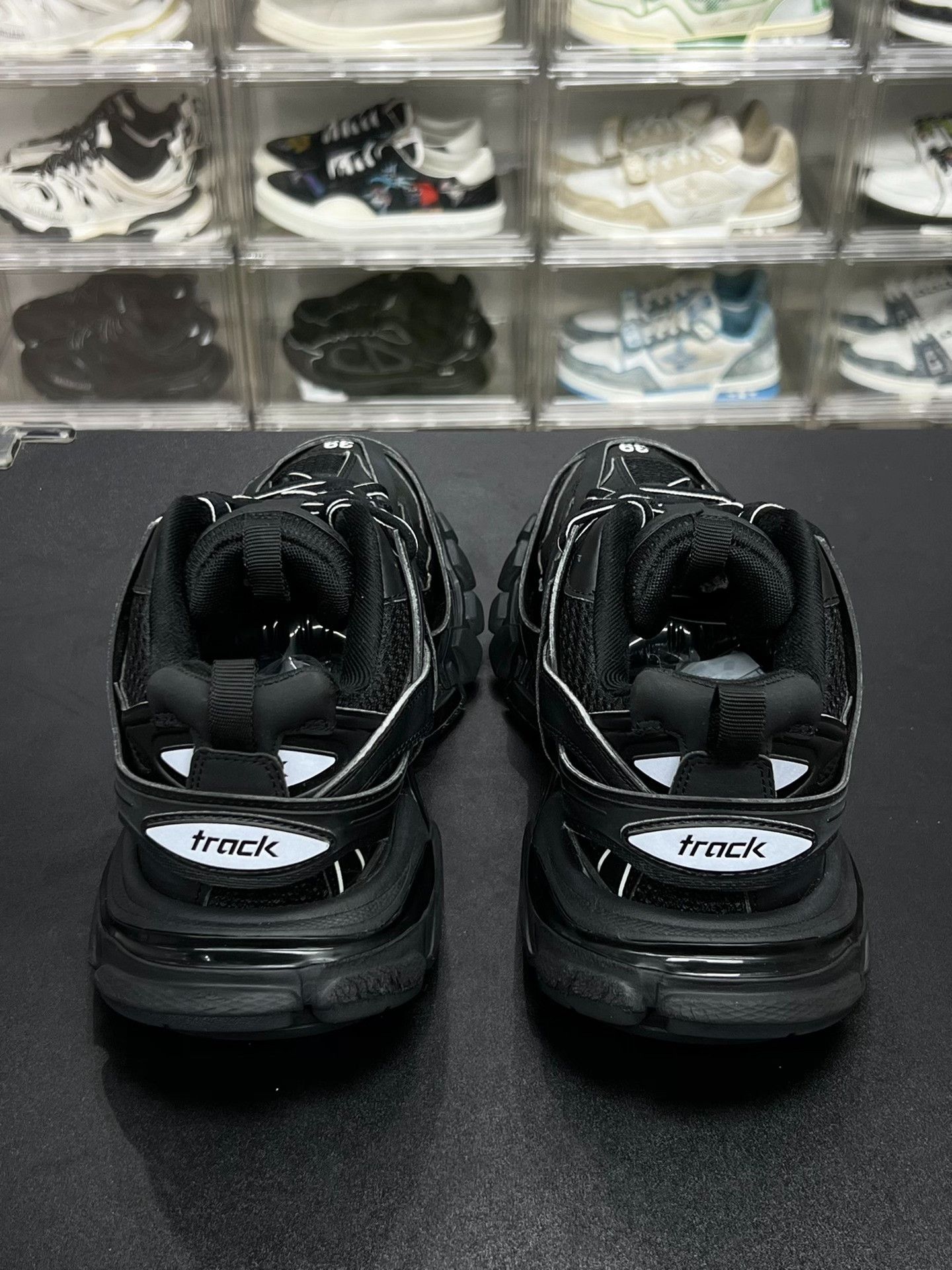 Balenciaga Balenciaga Black Lowtop Sneakers 6 Men Size US 6 / EU 39 - 7 Thumbnail