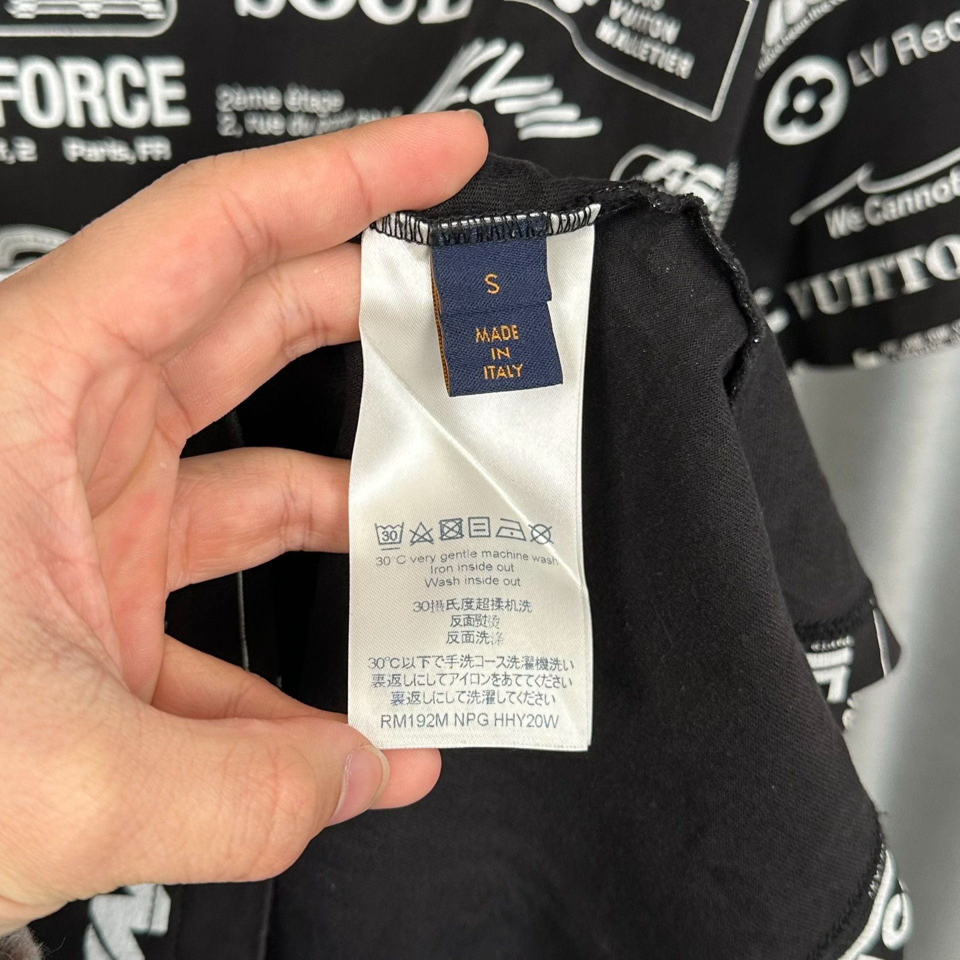 Louis Vuitton Louis Vuitton All-Over Logo Print T-Shirt S Size US S / EU 44-46 / 1 - 5 Thumbnail
